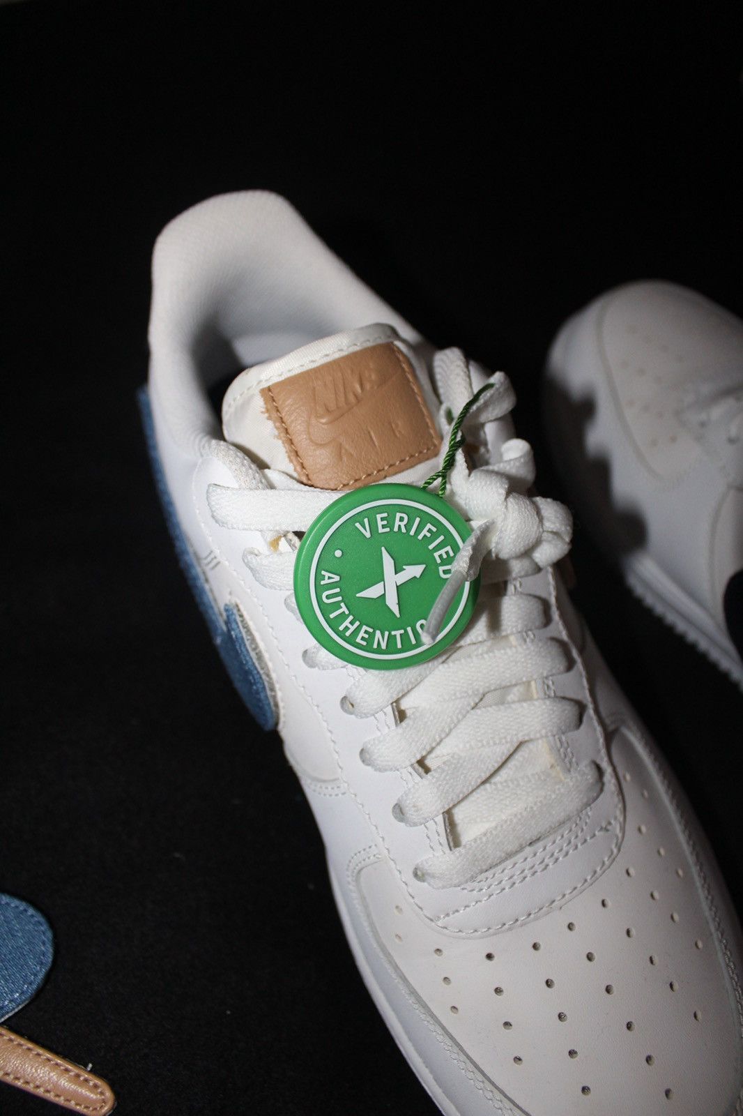 Nike Nike Air Force 1 ‘07 LV8 Removable Swoosh White Vachetta Tan Size US 7.5 / EU 40-41 - 5 Thumbnail