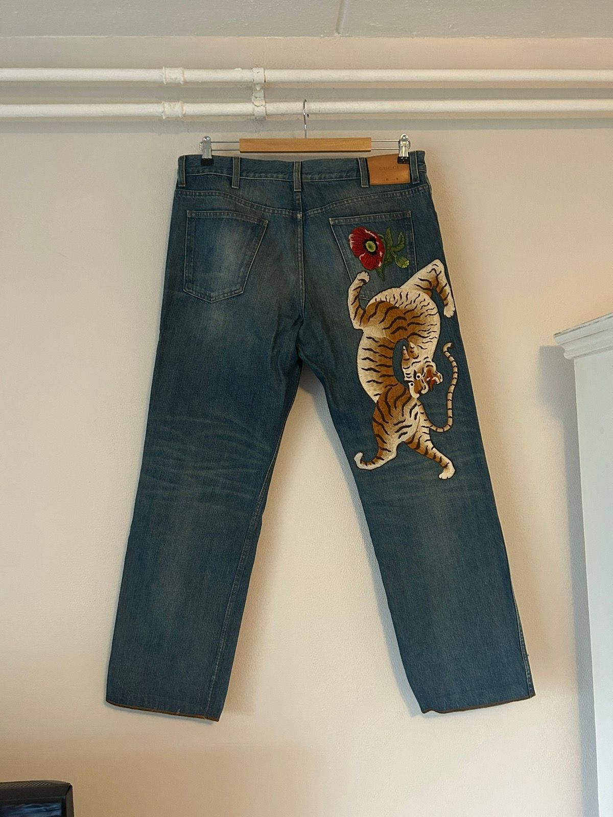 Pre-owned Gucci Blue Denim Jeans With Tiger And Rose Embroidery In Denim Blue