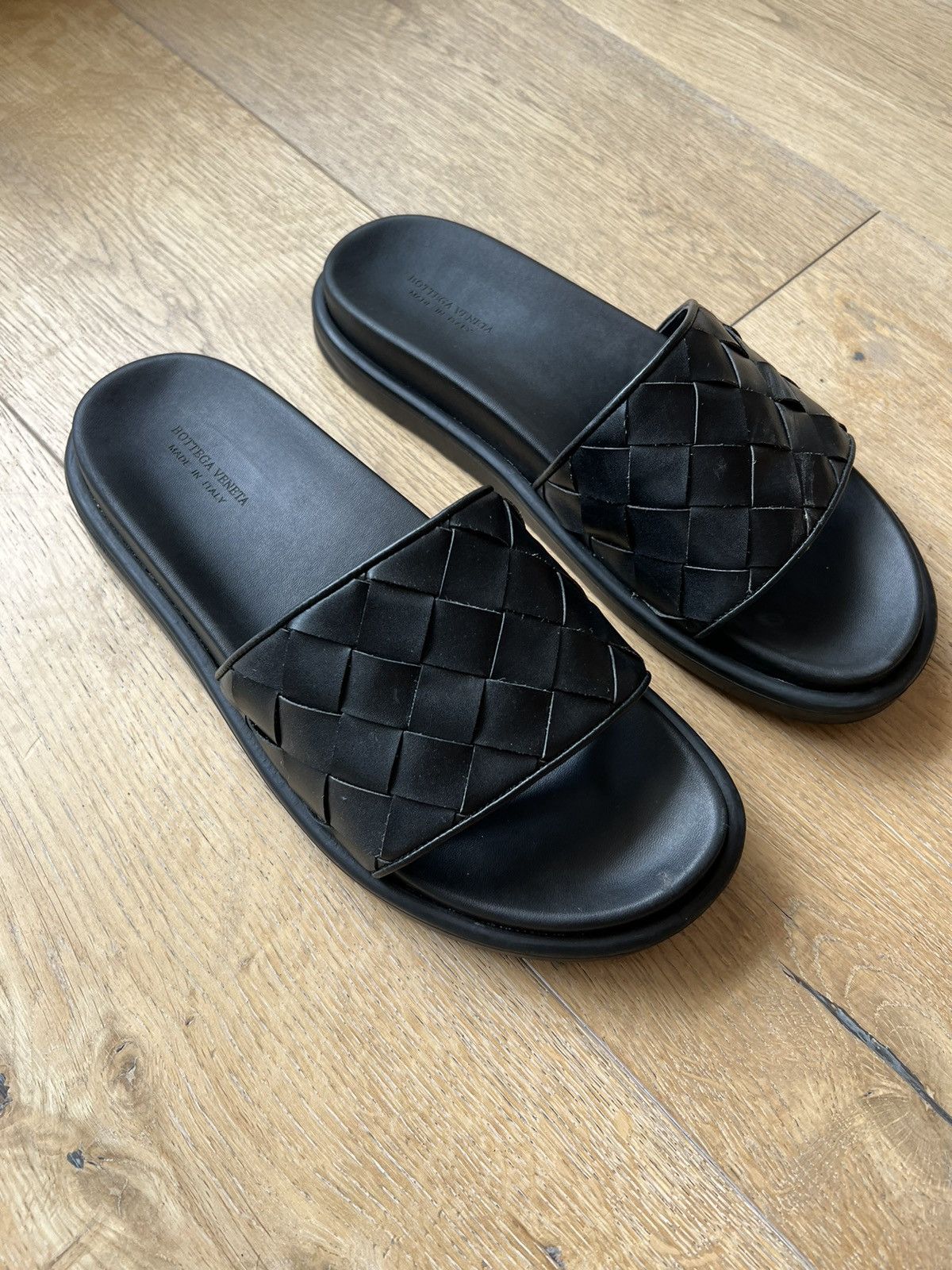 Bottega Veneta Bottega Veneta Intrecciato Leather Slides Size US 9 / EU 42 - 2 Thumbnail