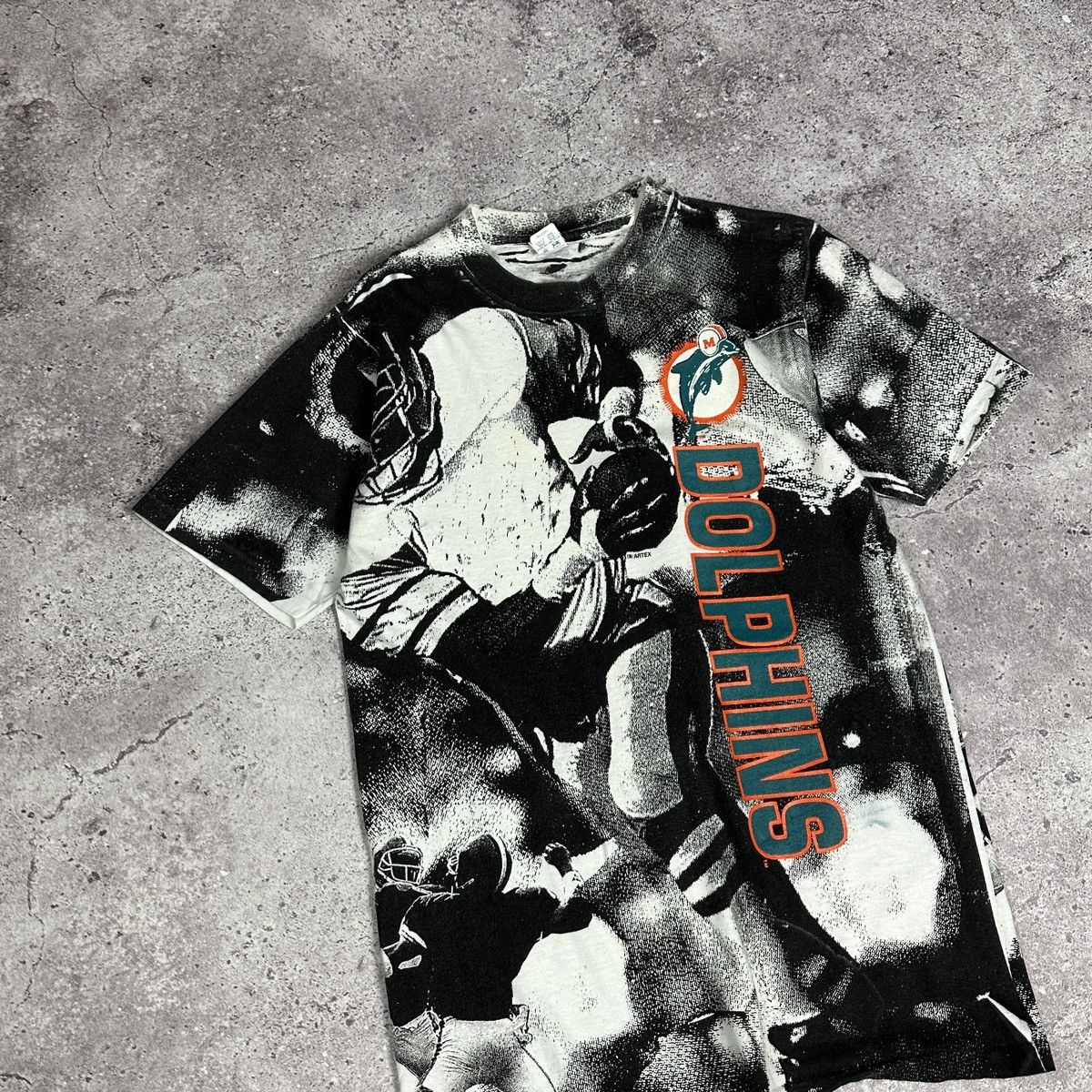 NFL Vintage 90s Miami Dolphins NFL AOP tee Artex Football y2k Size US M / EU 48-50 / 2 - 5 Thumbnail