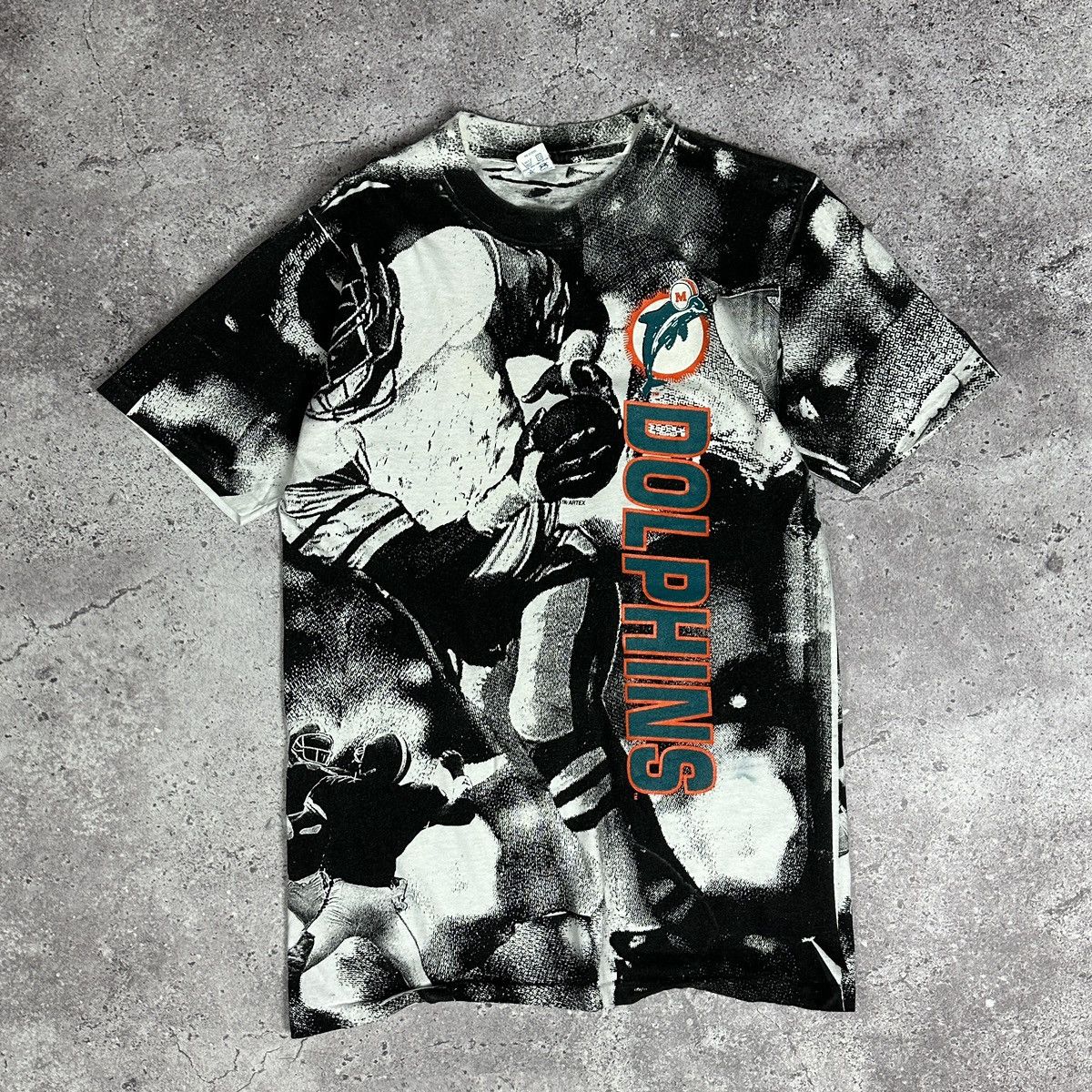 NFL Vintage 90s Miami Dolphins NFL AOP tee Artex Football y2k Size US M / EU 48-50 / 2 - 1 Thumbnail