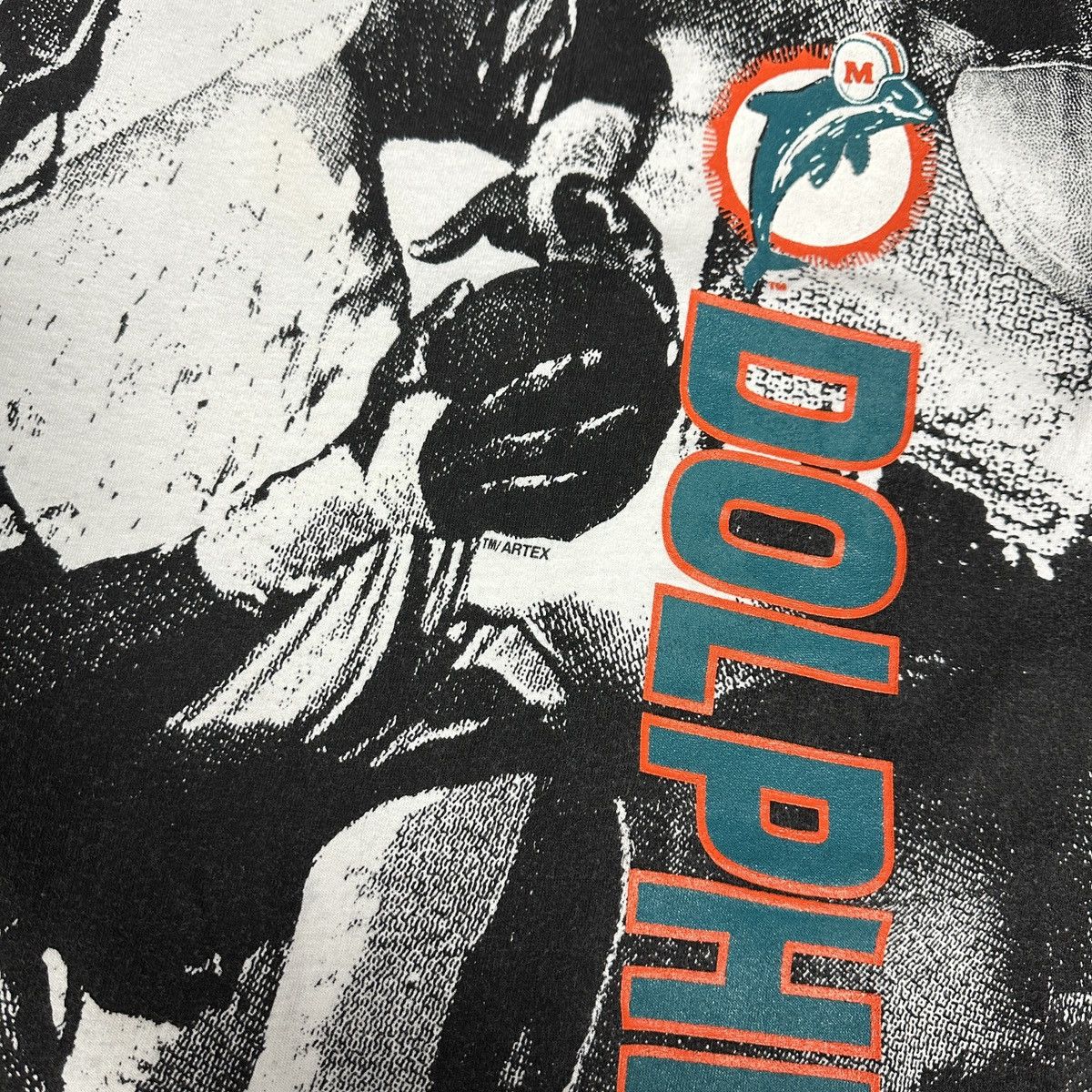 NFL Vintage 90s Miami Dolphins NFL AOP tee Artex Football y2k Size US M / EU 48-50 / 2 - 8 Thumbnail
