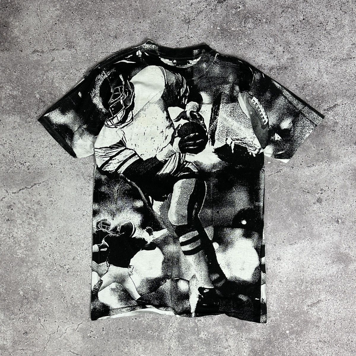 NFL Vintage 90s Miami Dolphins NFL AOP tee Artex Football y2k Size US M / EU 48-50 / 2 - 2 Thumbnail