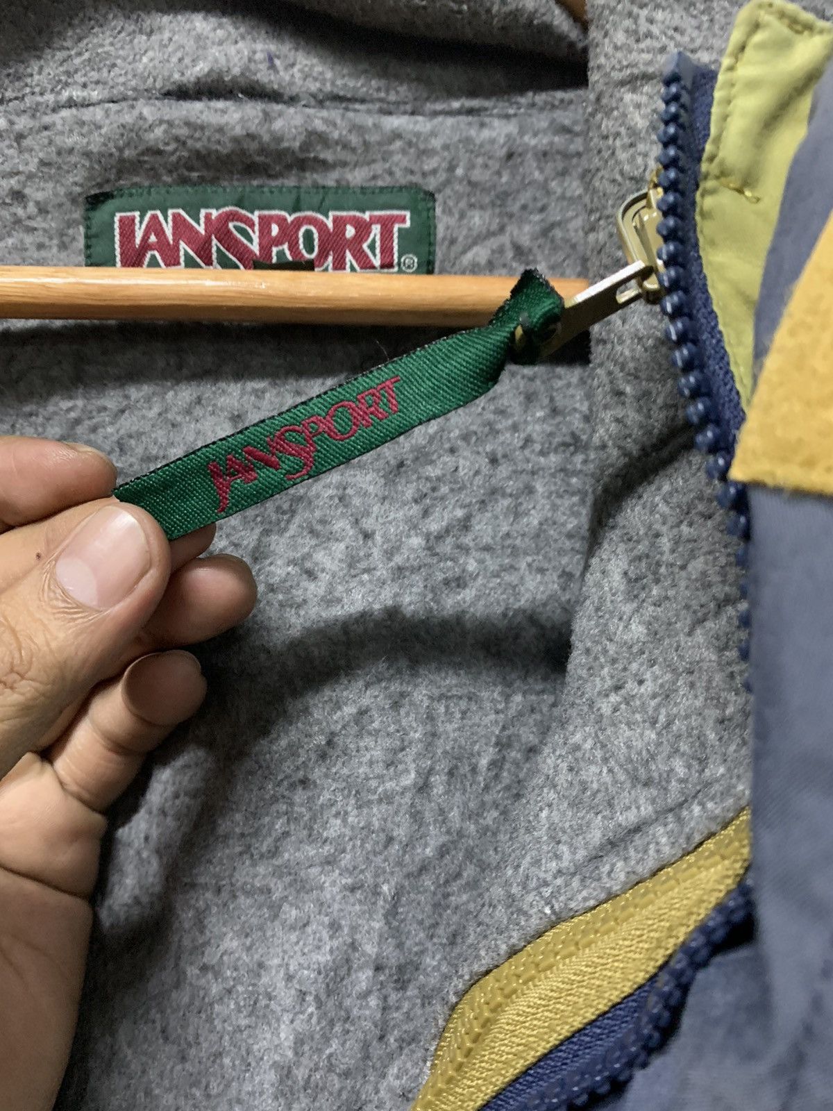 Jansport Vintage Jansport Nylon Outdoor Jacket Size US L / EU 52-54 / 3 - 11 Thumbnail