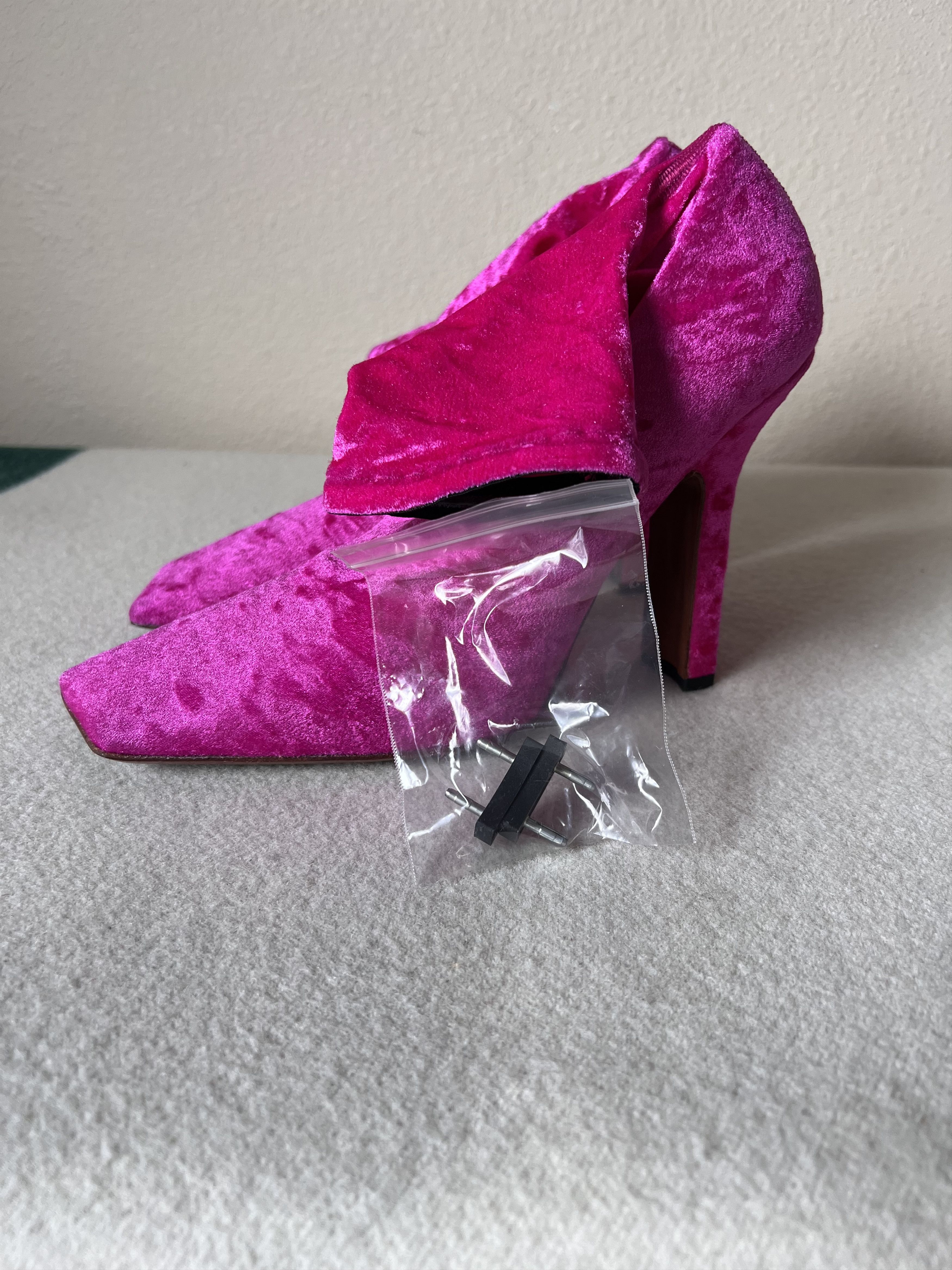 Vetements Vetements Velvet Boomerang Sock Ankle Boots in Pink Size US 6 / IT 36 - 8 Thumbnail