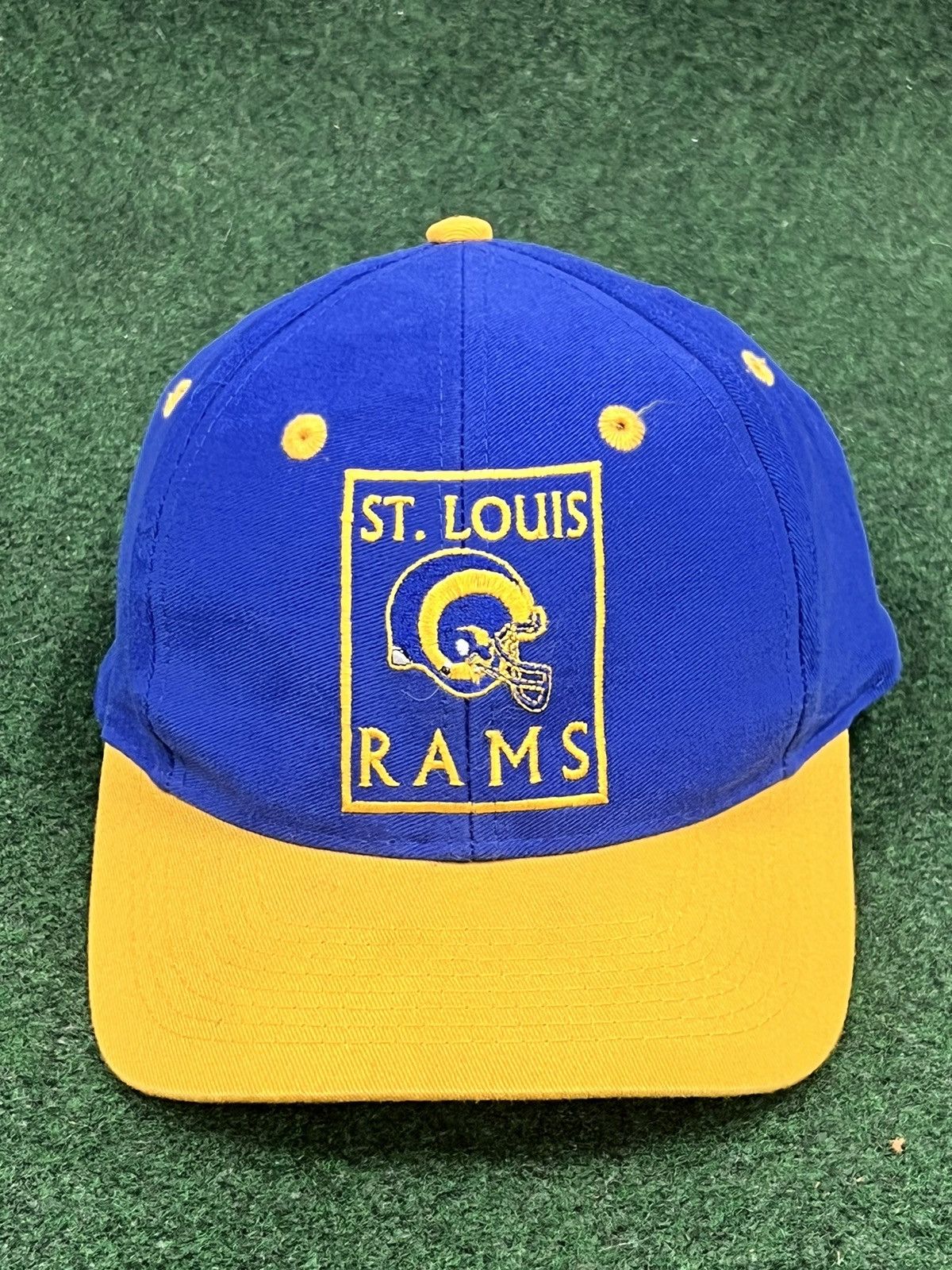 Vintage Saint offers Louis rams SnapBack