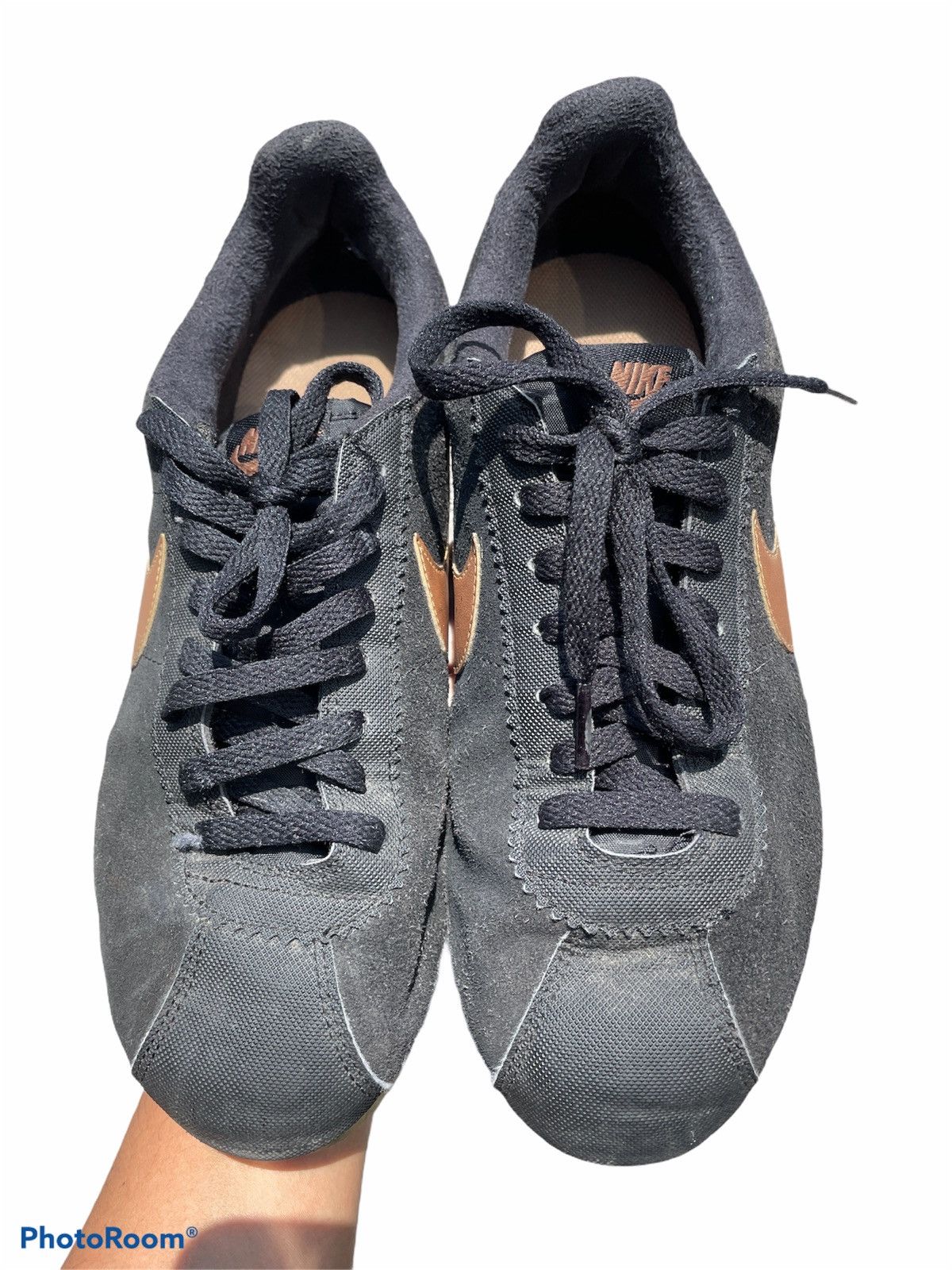 Nike NIKE CLASSIC CORTEZ LEATHER BLACK/ MTLC GOLDEN 749571-091 Size US 9 / EU 42 - 3 Thumbnail