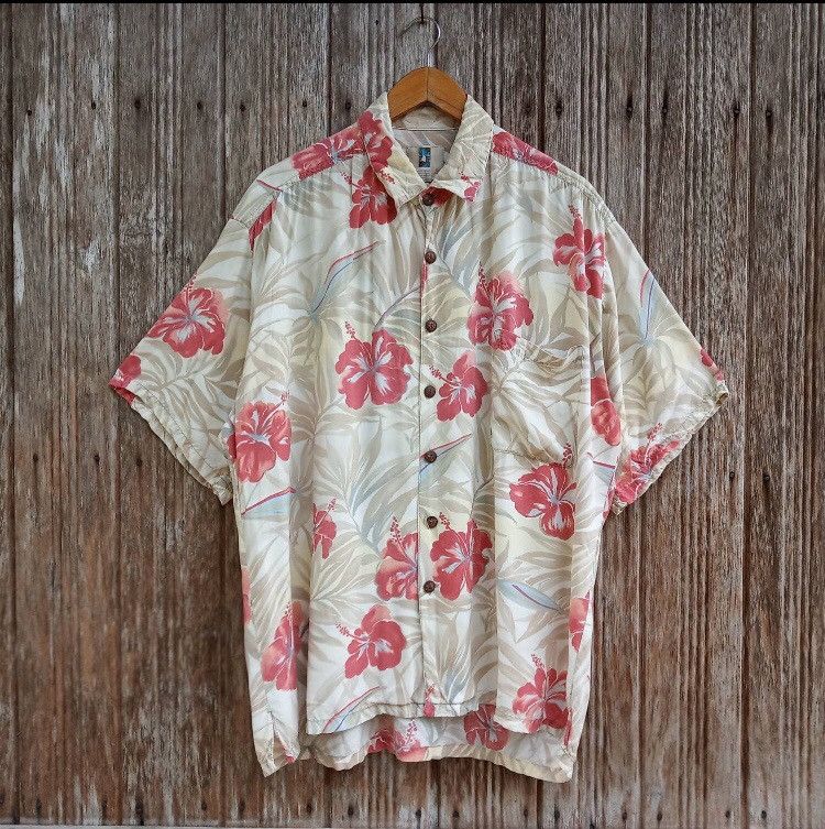 Image of Aloha Wear x Hawaiian Shirt Vintage Hawaiian Rayon Flowers Design Hawaii Shirt in Nice Colour (Size