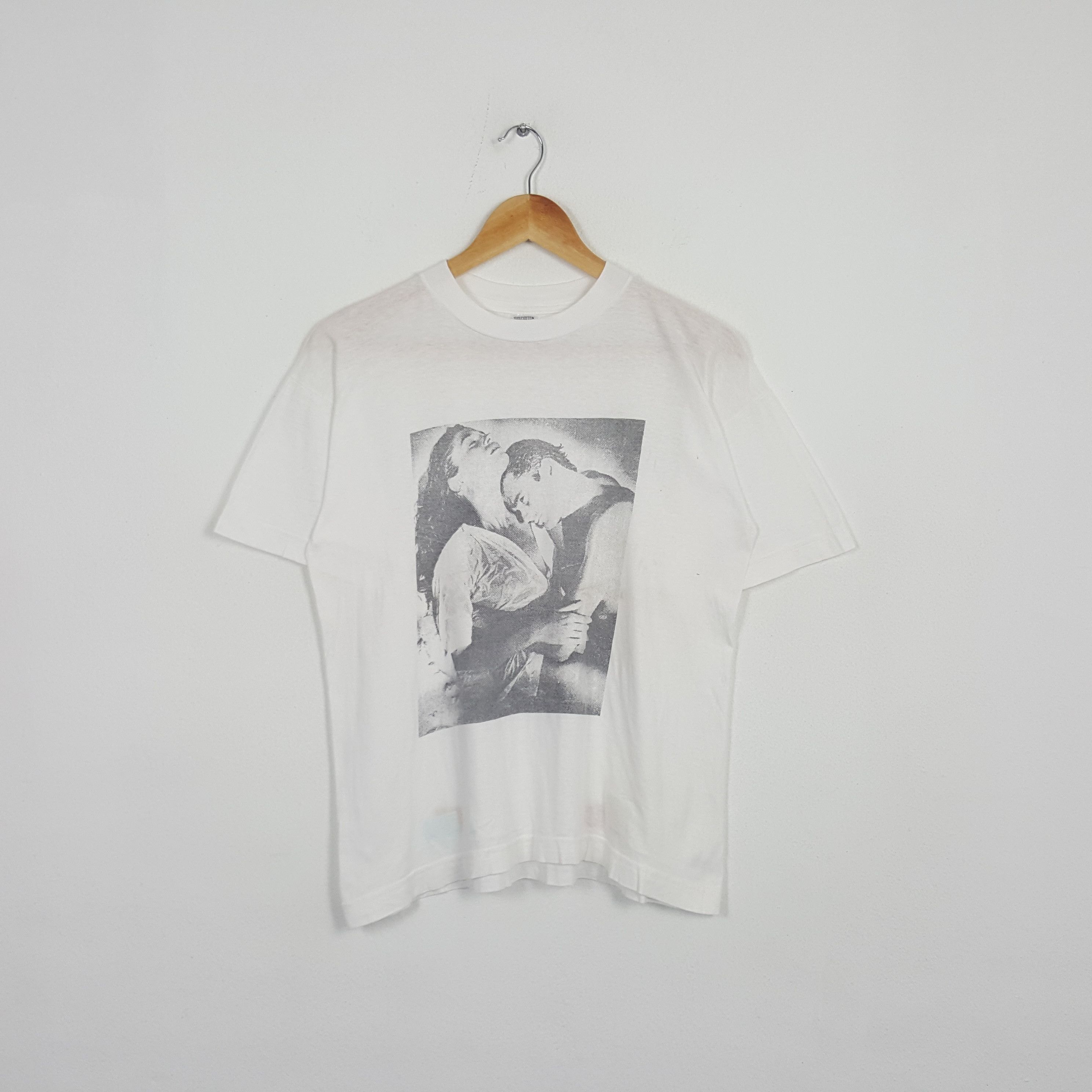 Vintage Vintage 90's Photography Romantic Movie Overprint Tshirt Size US S / EU 44-46 / 1 - 1 Thumbnail
