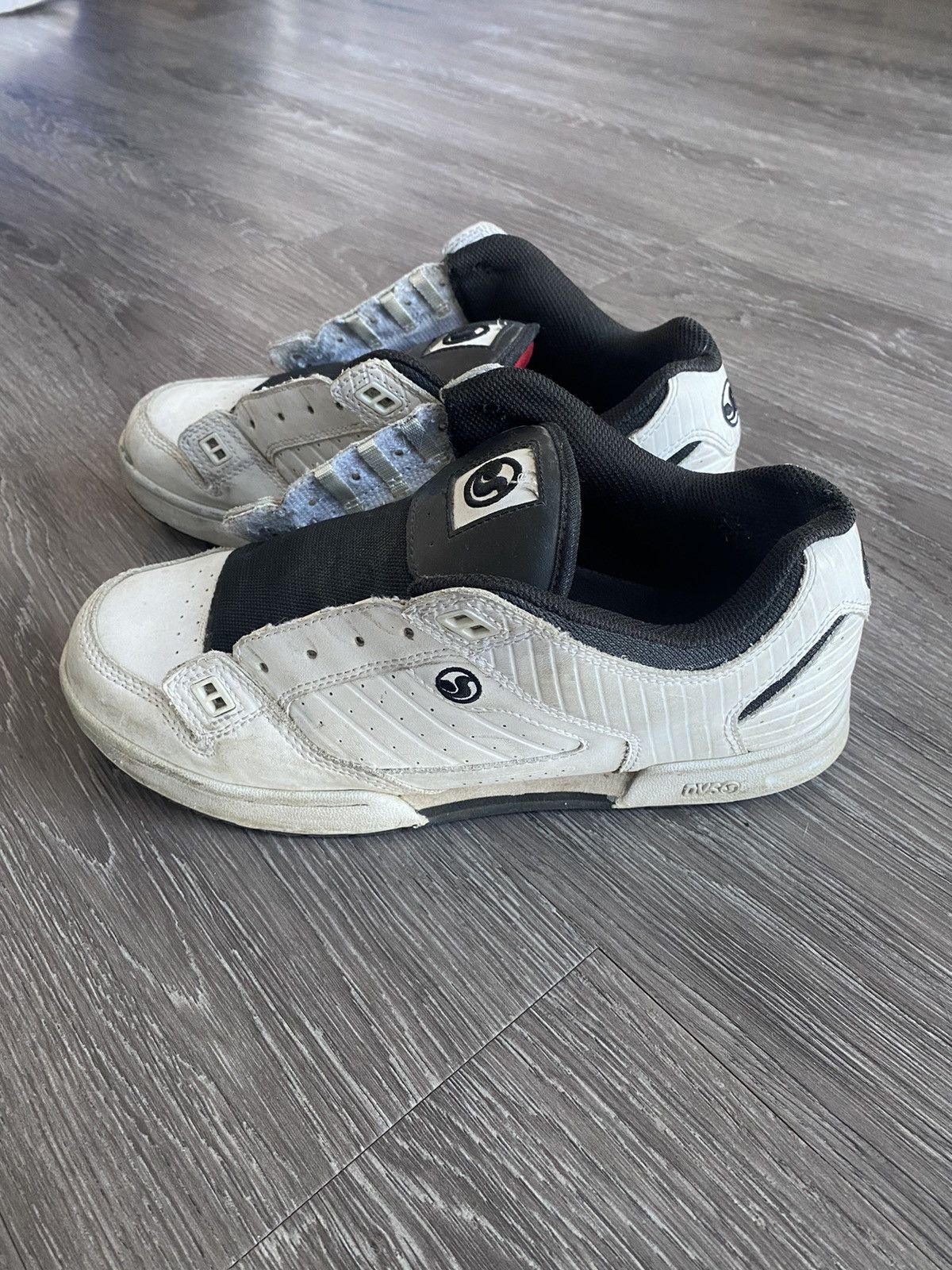 DVS × Vintage DVS Vintage Skate Shoes Chunky White Y2K Secret Stash Size US 10 / EU 43 - 4 Thumbnail
