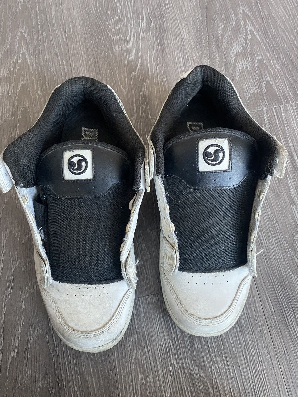 DVS × Vintage DVS Vintage Skate Shoes Chunky White Y2K Secret Stash Size US 10 / EU 43 - 3 Thumbnail