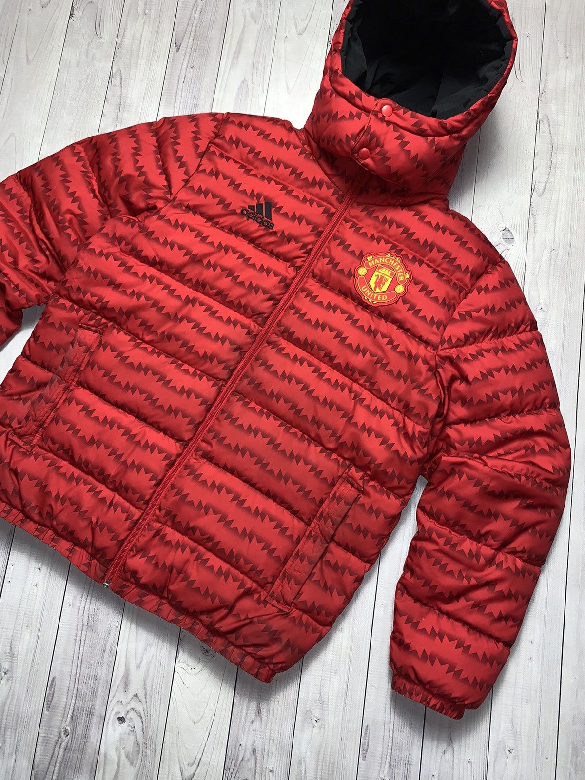 Adidas Manchester United Down jacket monogram adidas size M rare Size US M / EU 48-50 / 2 - 2 Thumbnail