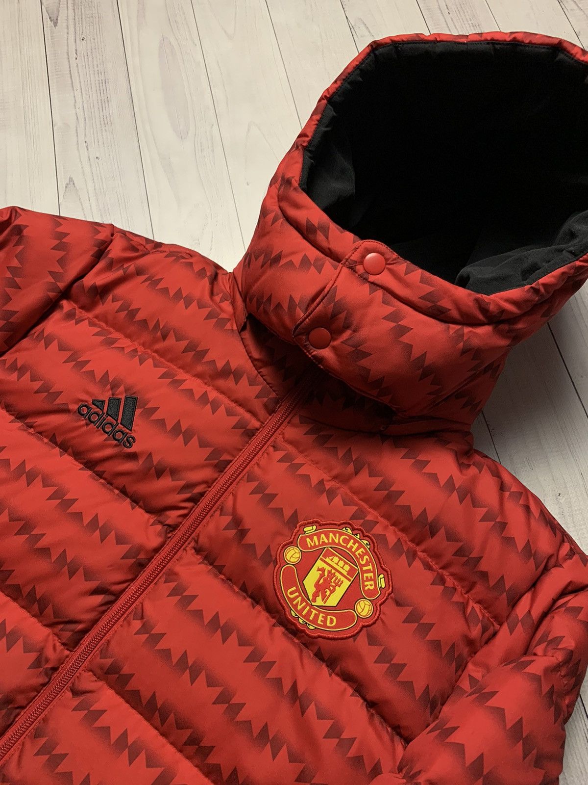 Adidas Manchester United Down jacket monogram adidas size M rare Size US M / EU 48-50 / 2 - 9 Thumbnail