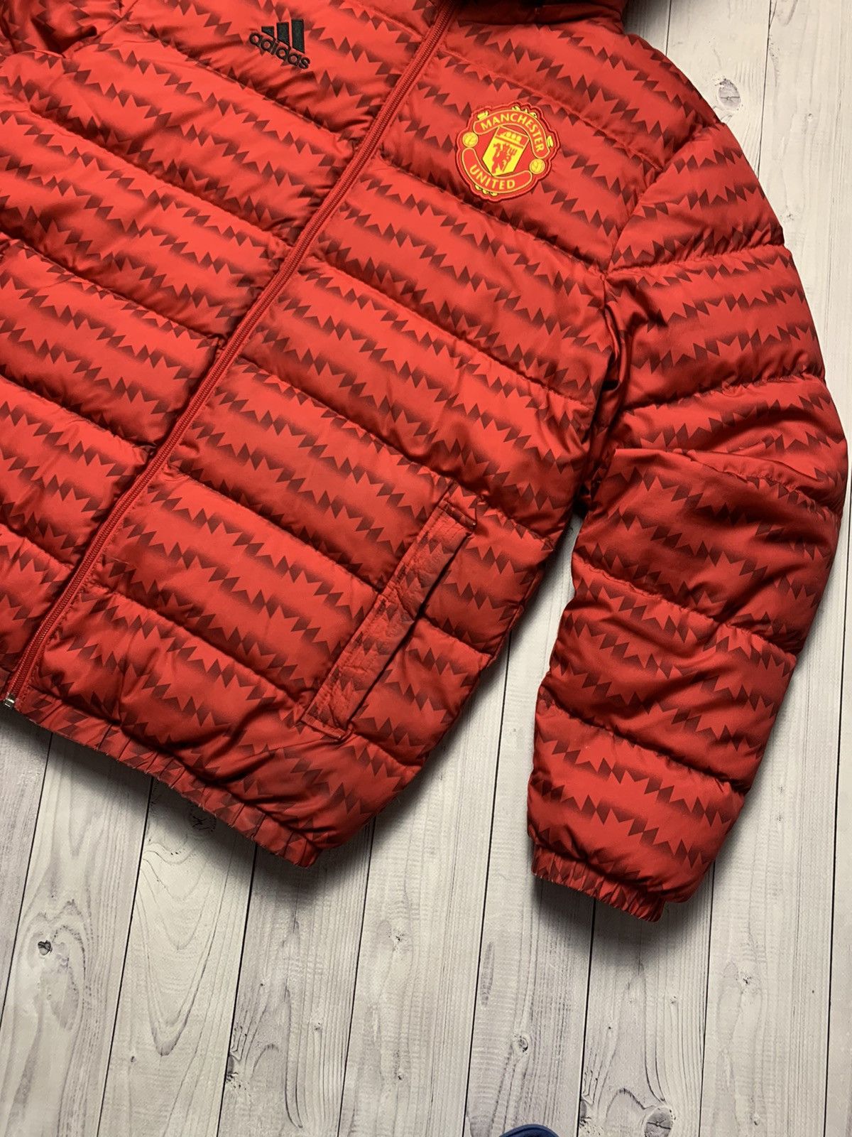 Adidas Manchester United Down jacket monogram adidas size M rare Size US M / EU 48-50 / 2 - 3 Thumbnail