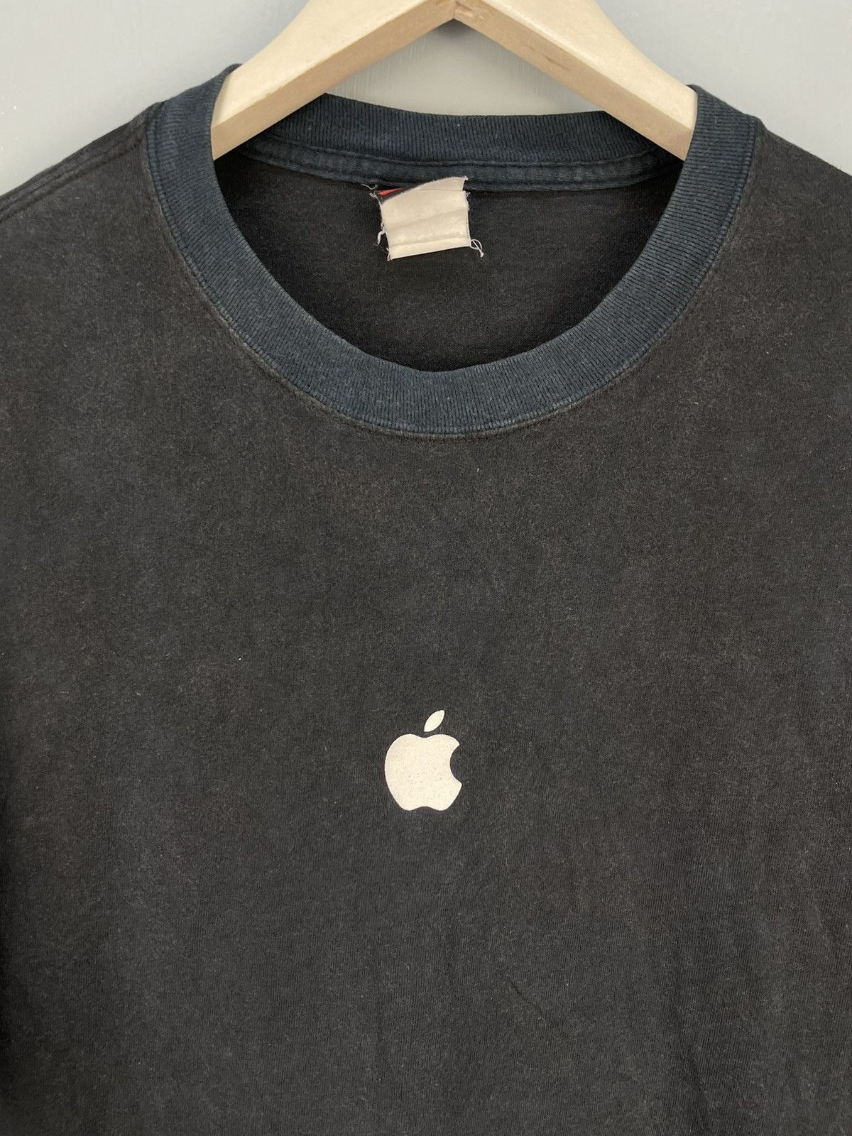 Apple Vintage Y2K Apple t shirt Size US L / EU 52-54 / 3 - 3 Thumbnail