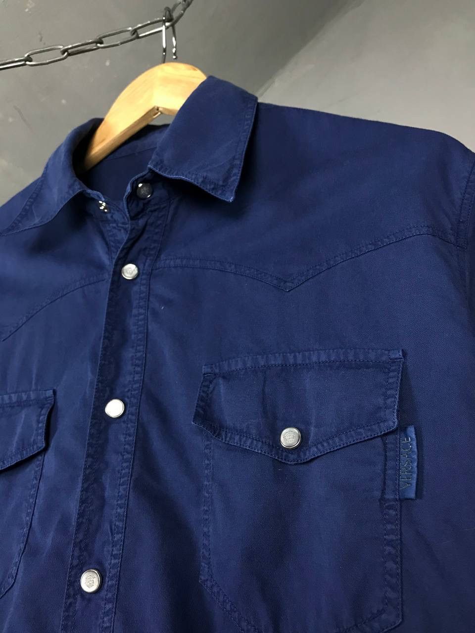 Versace Jeans Couture Versace Jeans Couture luxury vintage shirt Size US L / EU 52-54 / 3 - 3 Thumbnail