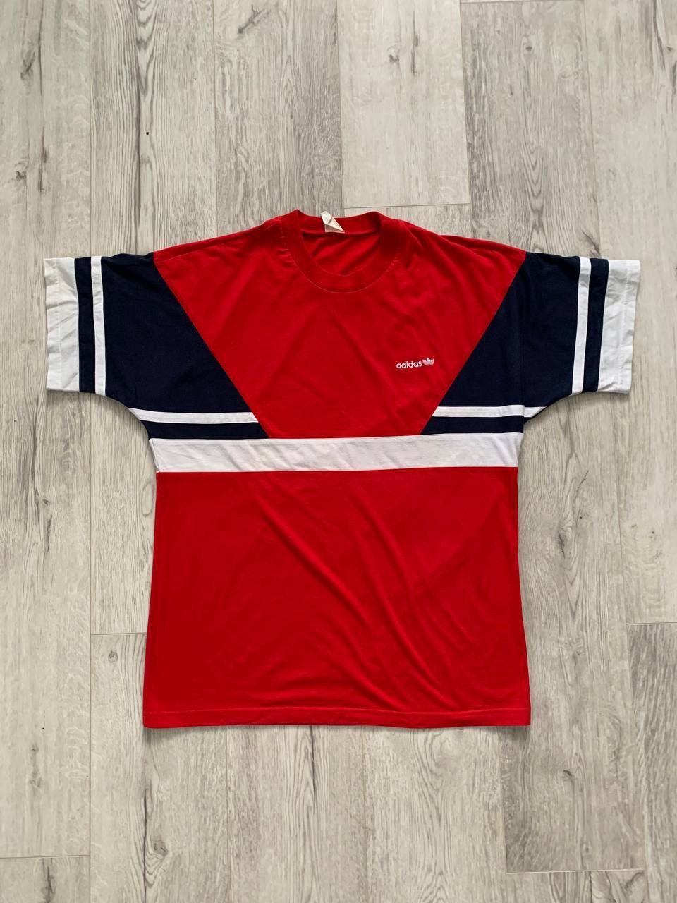 Vintage Vintage 90s adidas Y2K t shirt Size US L / EU 52-54 / 3 - 1 Thumbnail