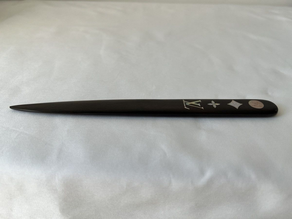 Louis Vuitton Limited wooden letter opener paper knife Size ONE SIZE - 6 Preview