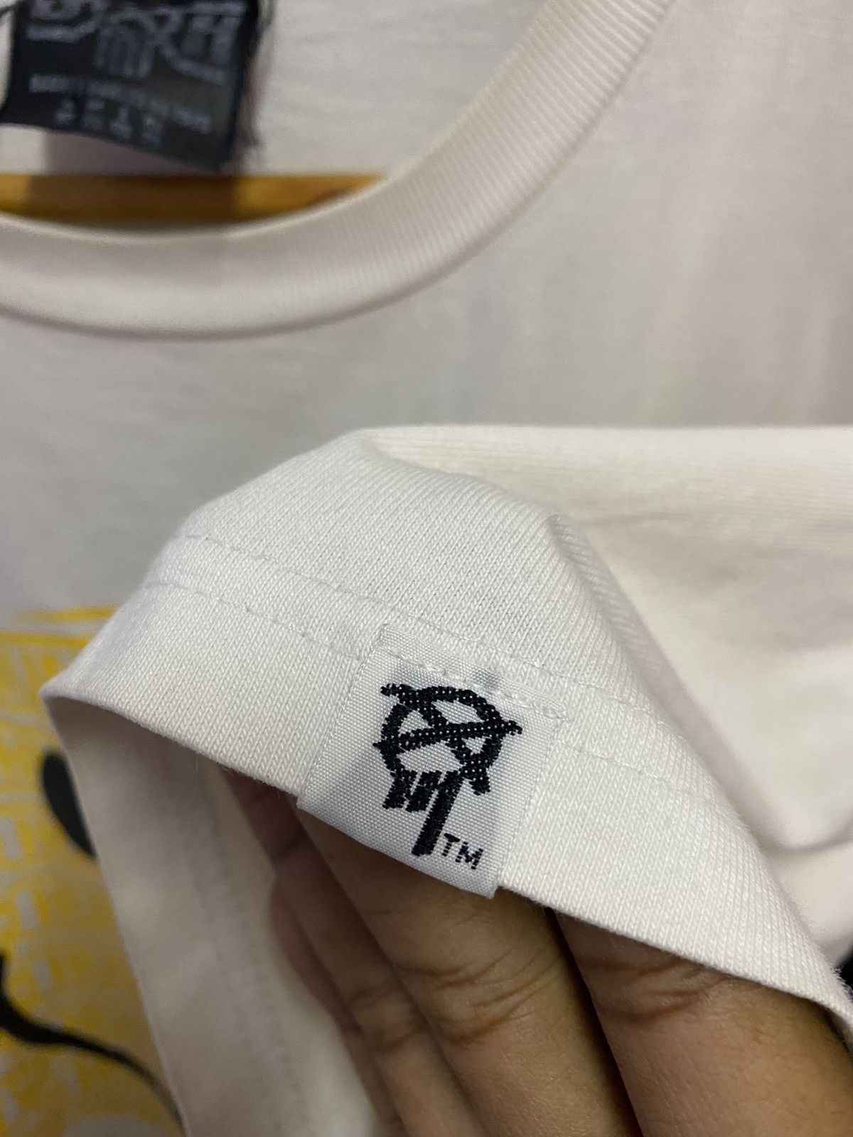 Vintage 🔥 RARE 🔥 Vintage Bounty Hunter Smiley Face Tshirt Size US L / EU 52-54 / 3 - 12 Thumbnail