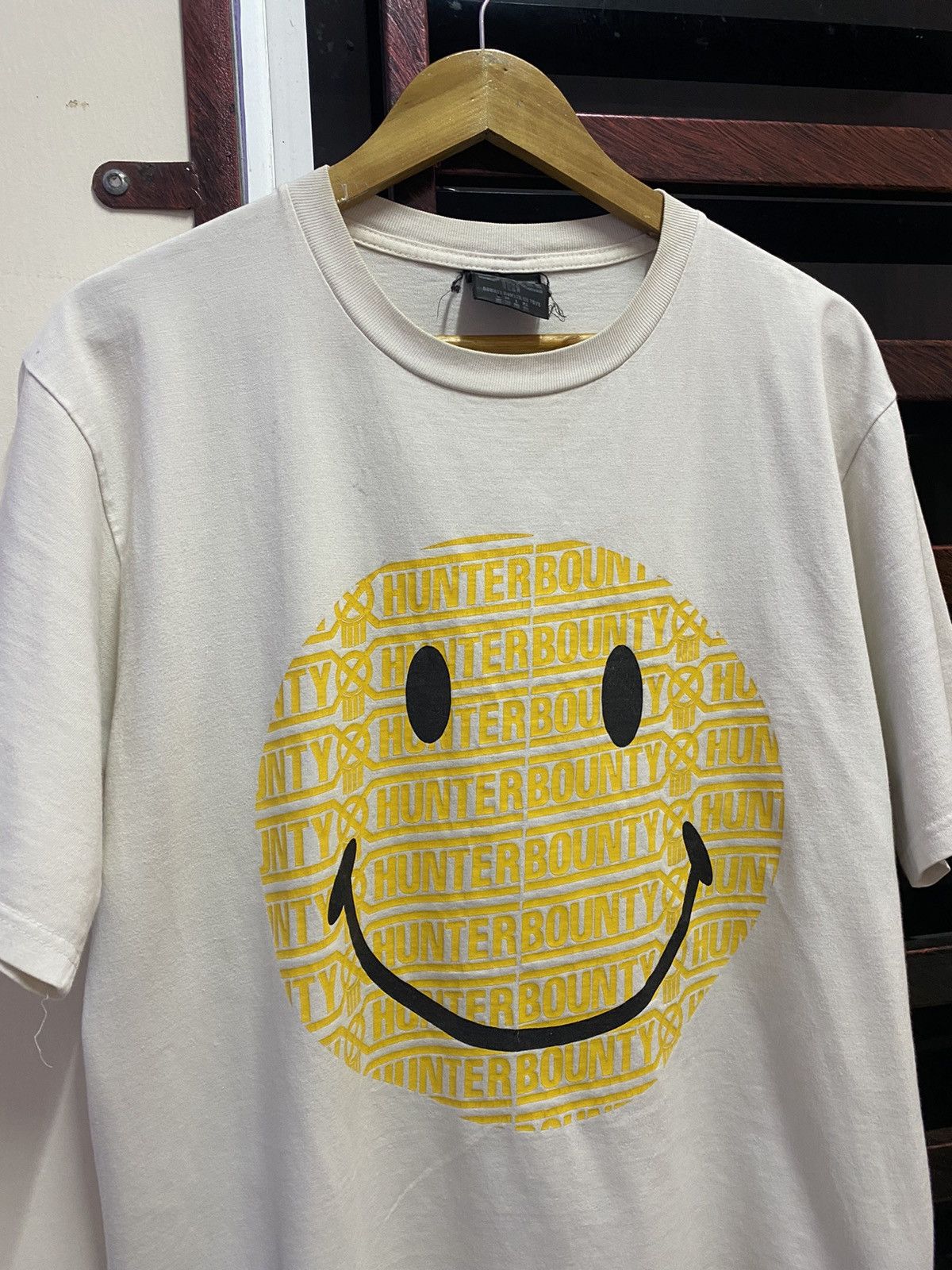 Vintage 🔥 RARE 🔥 Vintage Bounty Hunter Smiley Face Tshirt Size US L / EU 52-54 / 3 - 3 Thumbnail