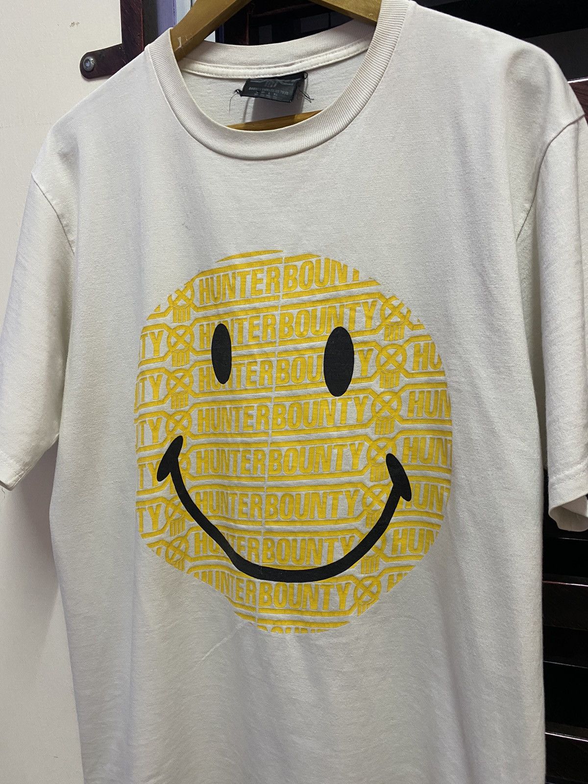 Vintage 🔥 RARE 🔥 Vintage Bounty Hunter Smiley Face Tshirt Size US L / EU 52-54 / 3 - 4 Thumbnail