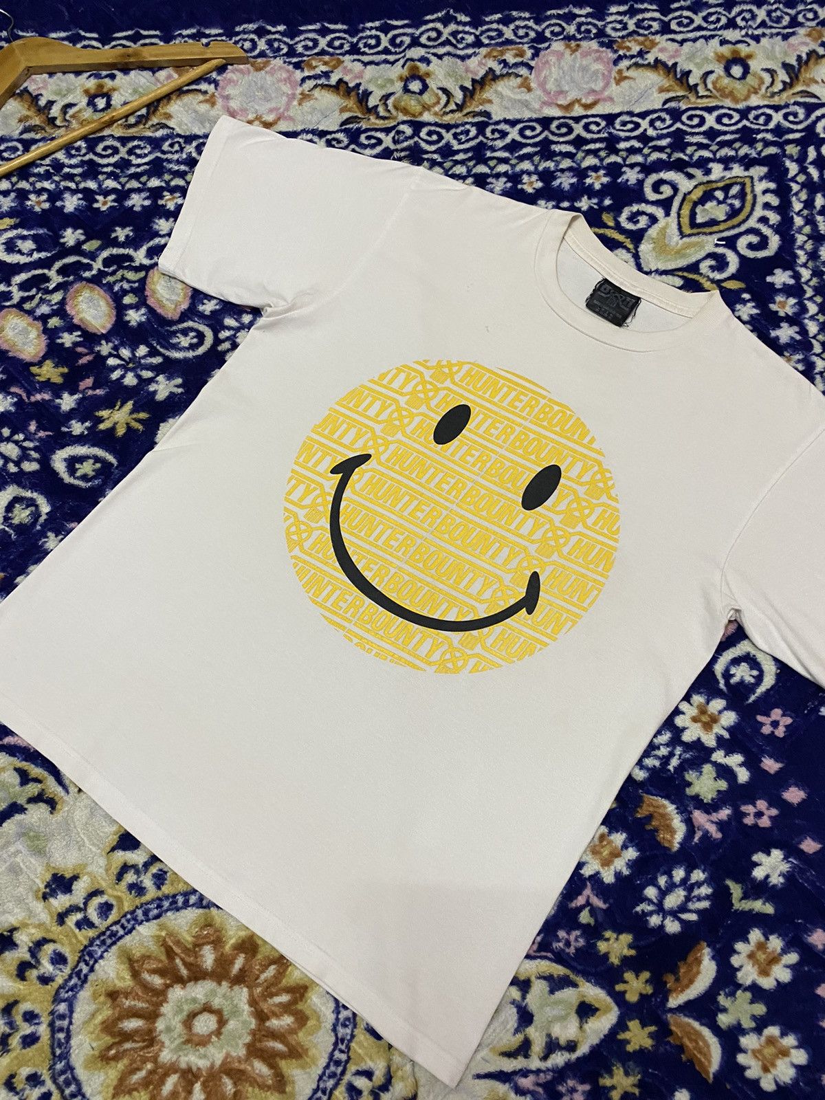 Vintage 🔥 RARE 🔥 Vintage Bounty Hunter Smiley Face Tshirt Size US L / EU 52-54 / 3 - 8 Thumbnail