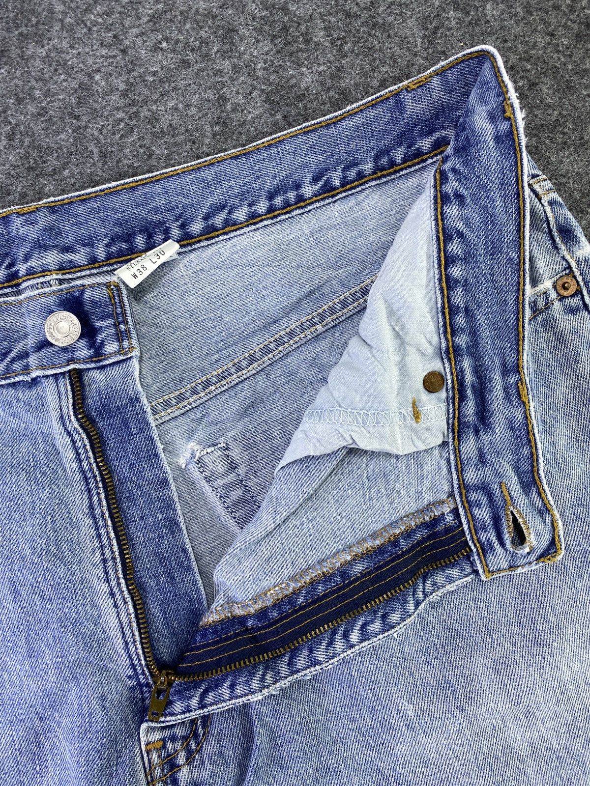 Levi's 90s Vintage Levi's 550 Jeans Blue Wash 38x30 - J729 Size US 38 / EU 54 - 3 Thumbnail