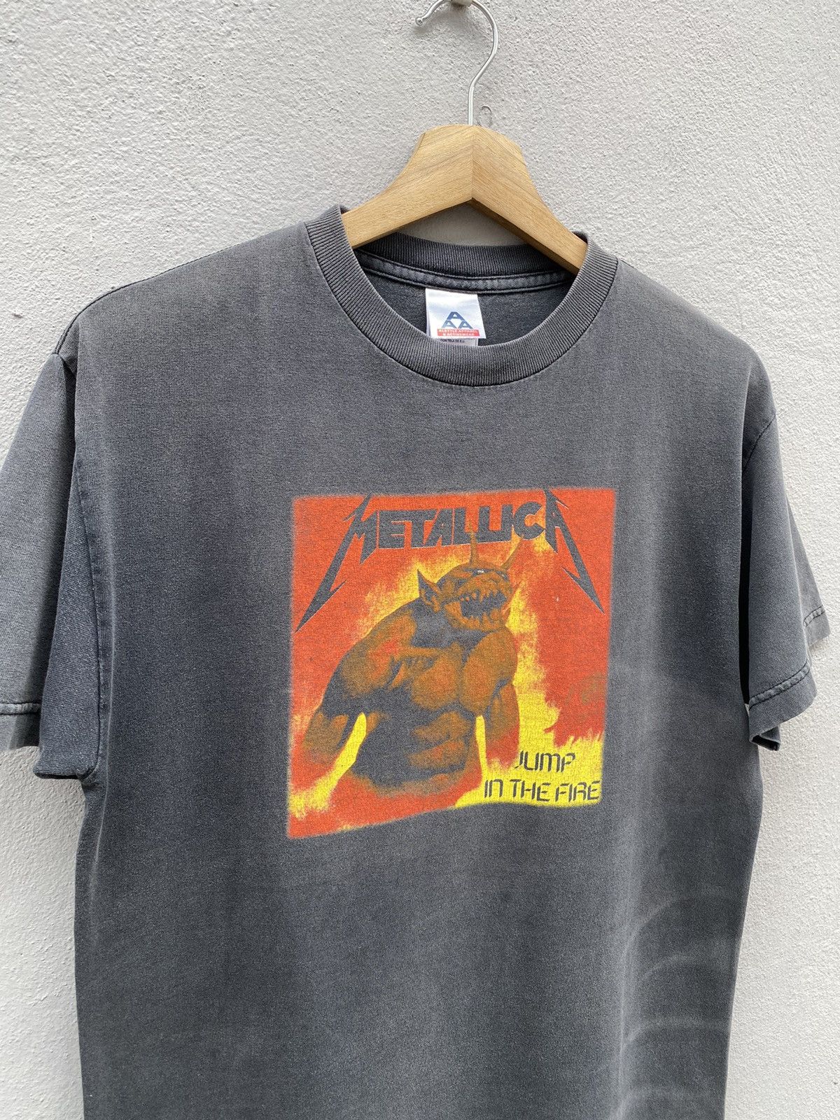 Metallica RARE💥Vintage METALLICA “JUMP IN THE FIRE” Sunfaded Rock Tee Size US M / EU 48-50 / 2 - 2 Thumbnail