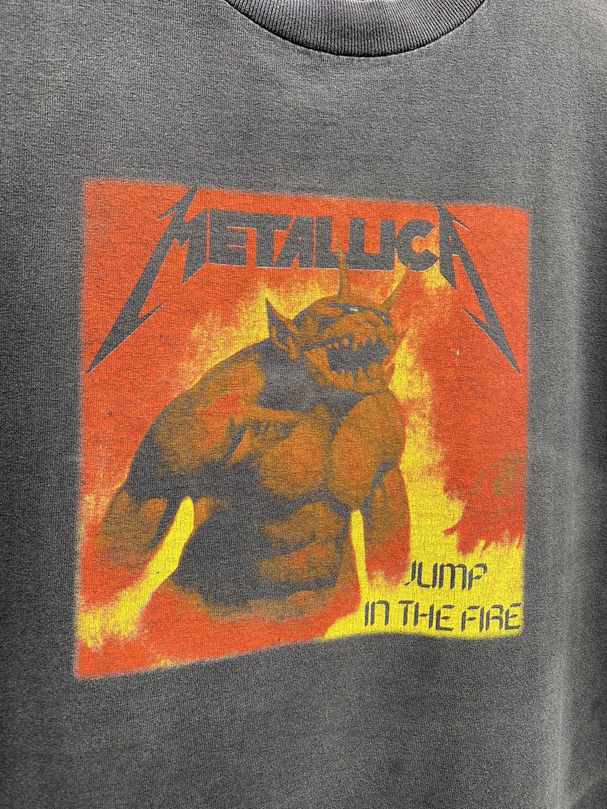 Metallica RARE💥Vintage METALLICA “JUMP IN THE FIRE” Sunfaded Rock Tee Size US M / EU 48-50 / 2 - 3 Thumbnail