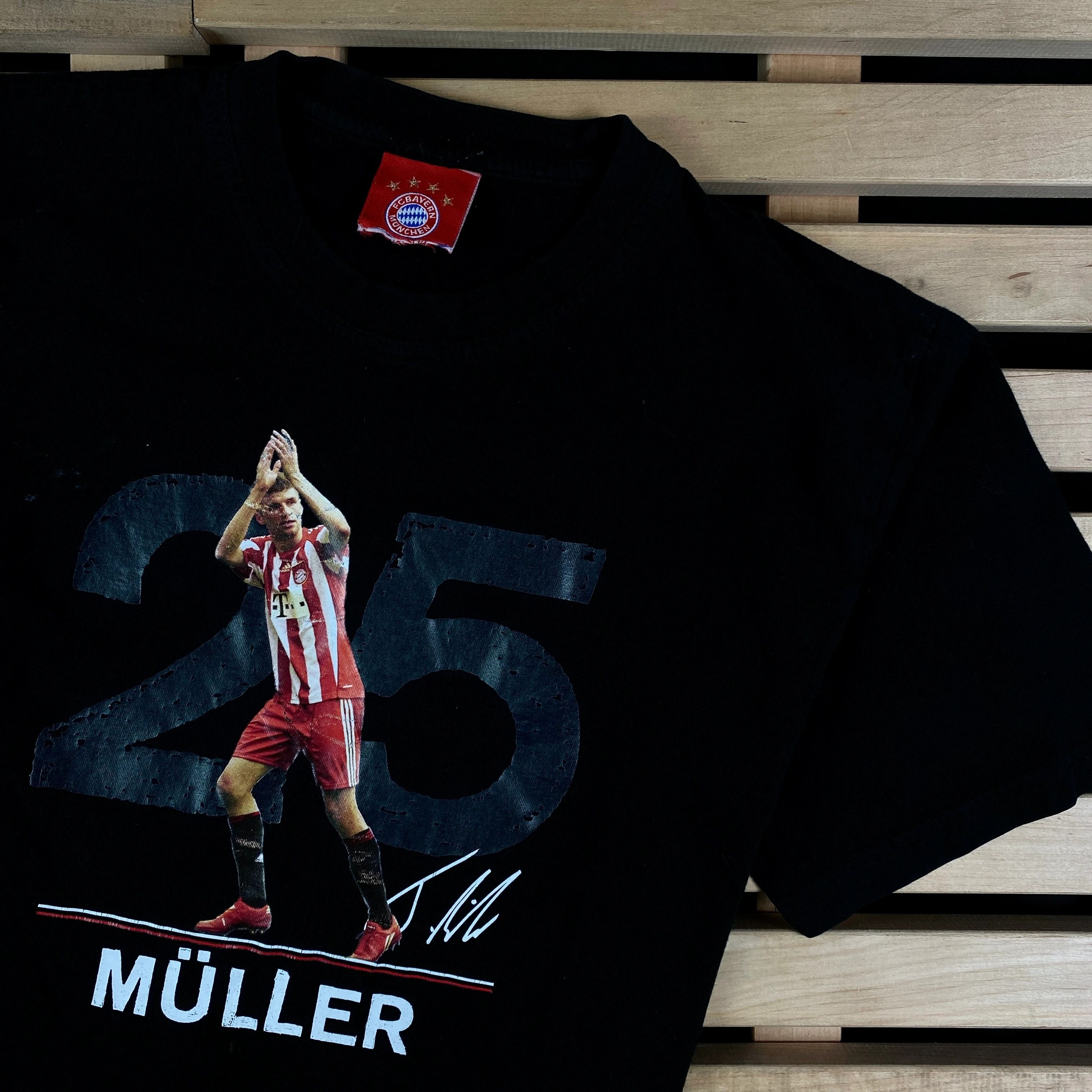 Vintage Mens Vintage T Shirt Bayern Munchen Muller #25 Size XS Size US XS / EU 42 / 0 - 2 Thumbnail