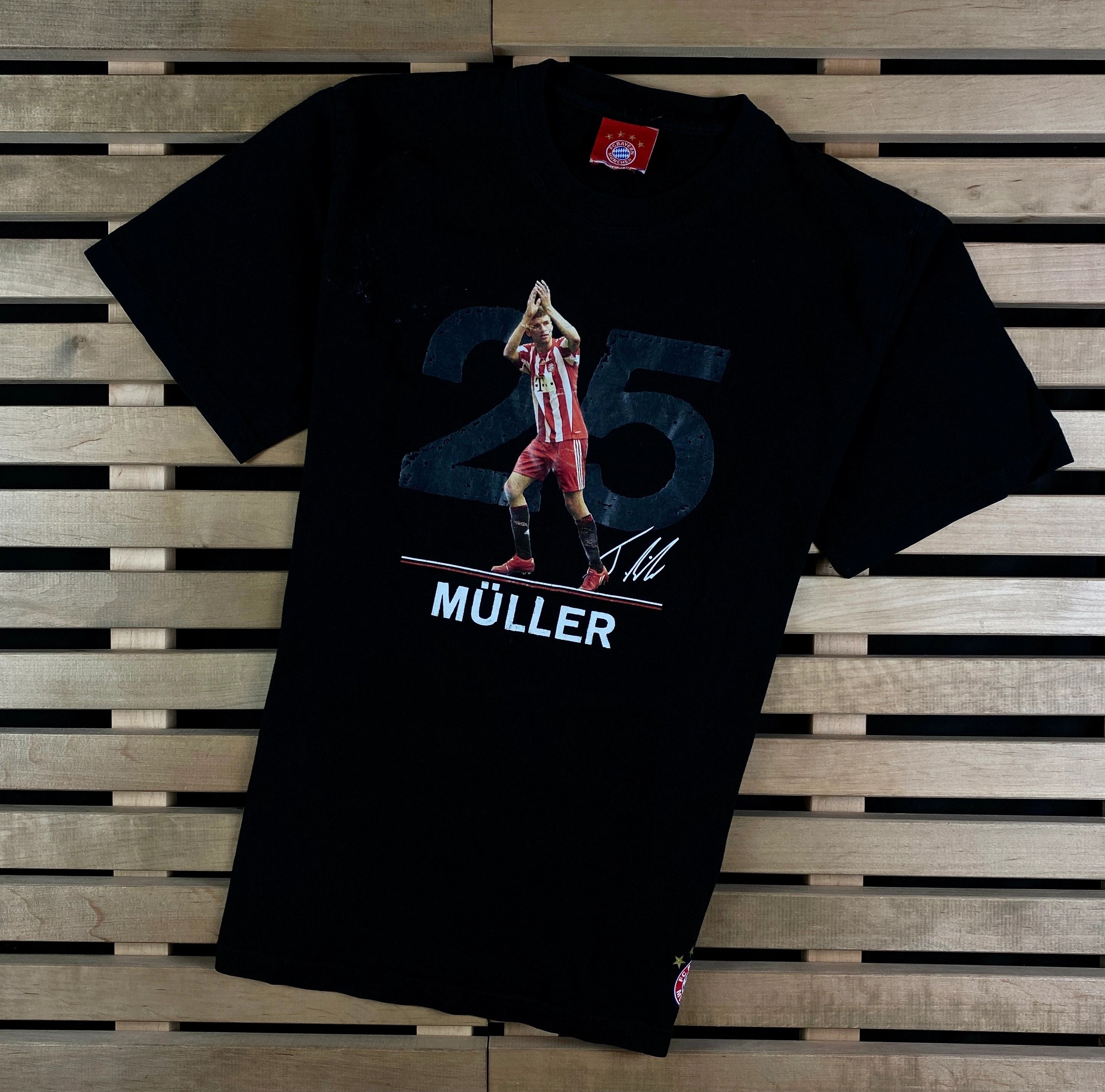 Vintage Mens Vintage T Shirt Bayern Munchen Muller #25 Size XS Size US XS / EU 42 / 0 - 1 Thumbnail