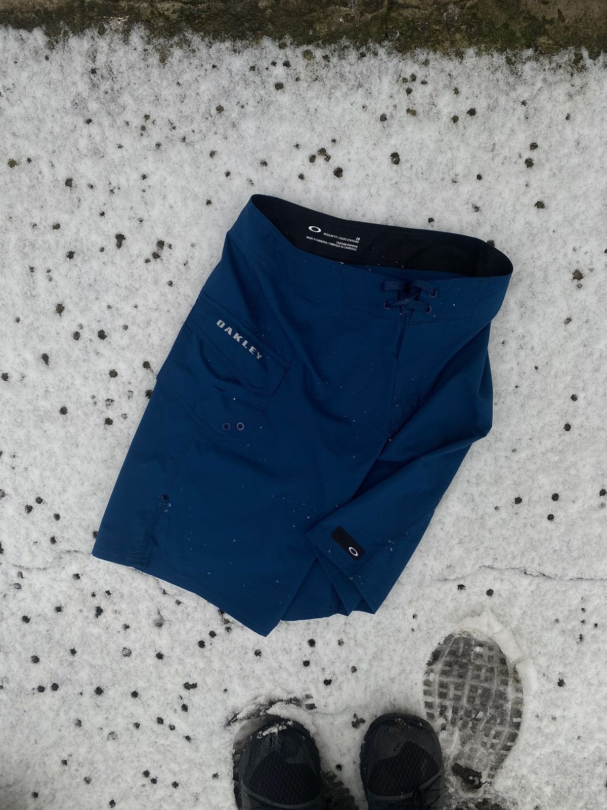 Japanese Brand × Oakley Mens Vintage Oakley cargo shorts y2k streetwear Japanese Size US 28 / EU 44 - 1 Thumbnail