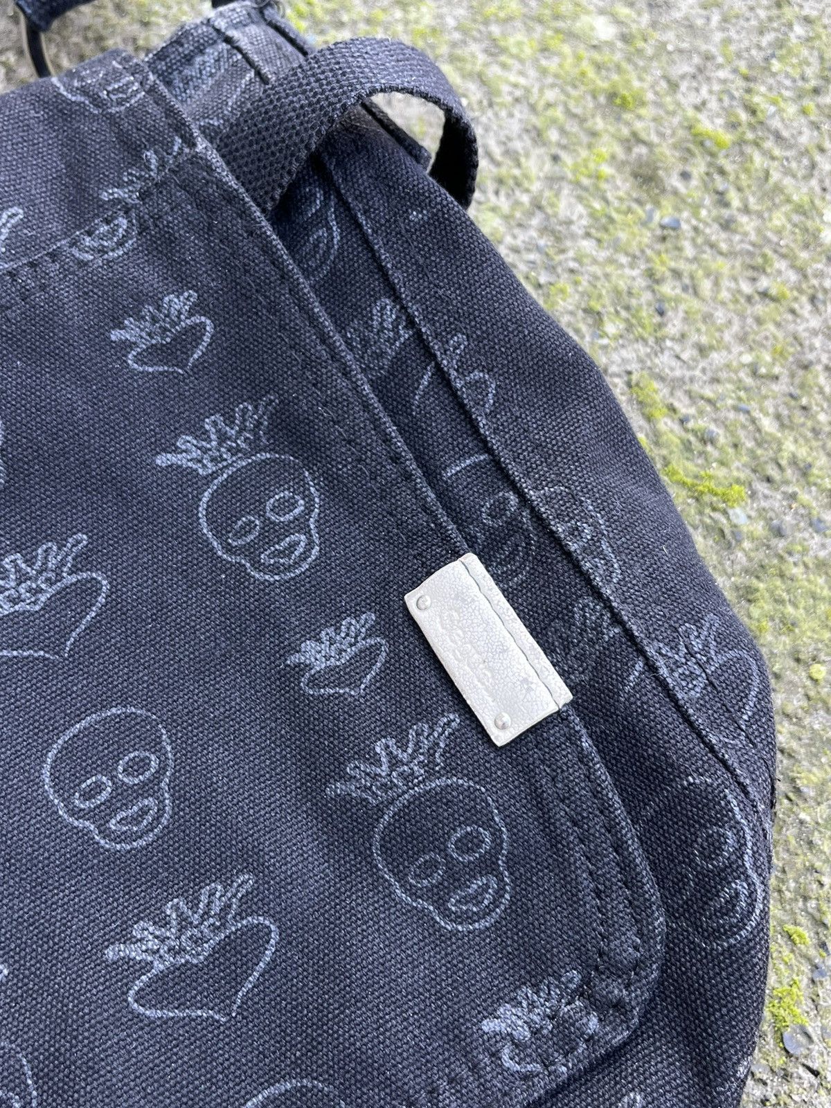 Japanese Brand Vintage y2k Messenger Bag with Skulls and Crowns Japanese Size ONE SIZE - 3 Thumbnail