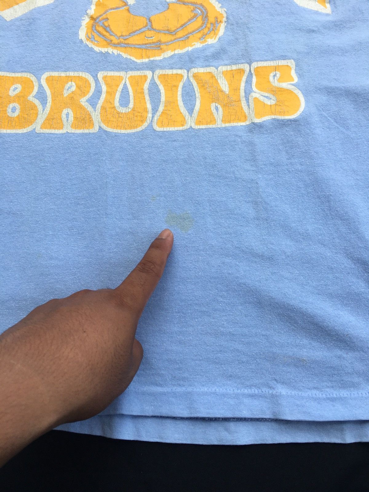 Vintage Rare Vintage UCLA Bruins American University College Tshirt Size US S / EU 44-46 / 1 - 12 Thumbnail
