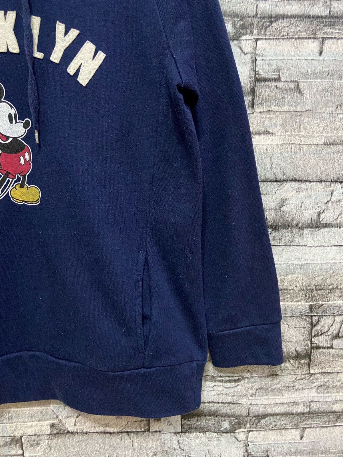 Mickey Mouse Vintage Mickey Mouse hoodie Brooklyn big logo size L fit M Size US M / EU 48-50 / 2 - 6 Thumbnail