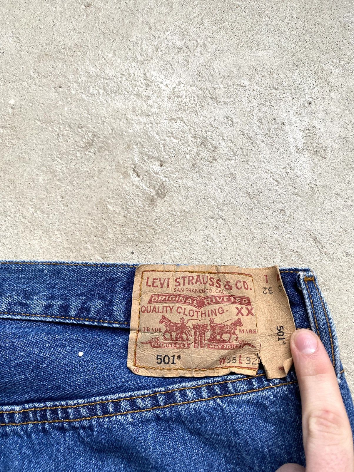 Levi's Vintage 90s Levi's 501 Washed Blue Denim Jeans Size US 36 / EU 52 - 13 Thumbnail