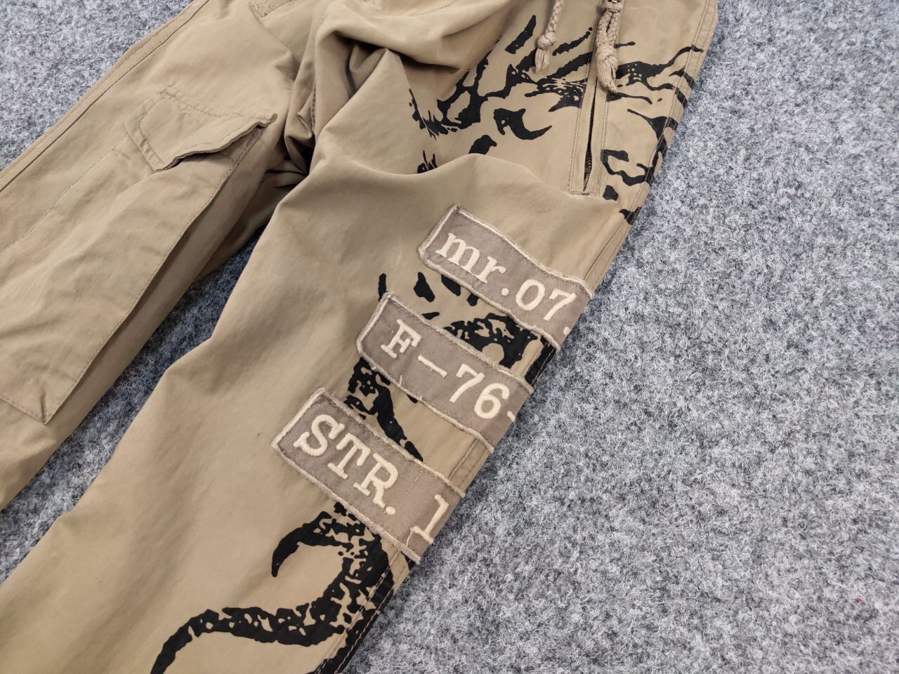 Japanese Brand Vintage 90's Japan Casual Beige Cargo Pants Dragon Logo Size US 34 / EU 50 - 11 Thumbnail