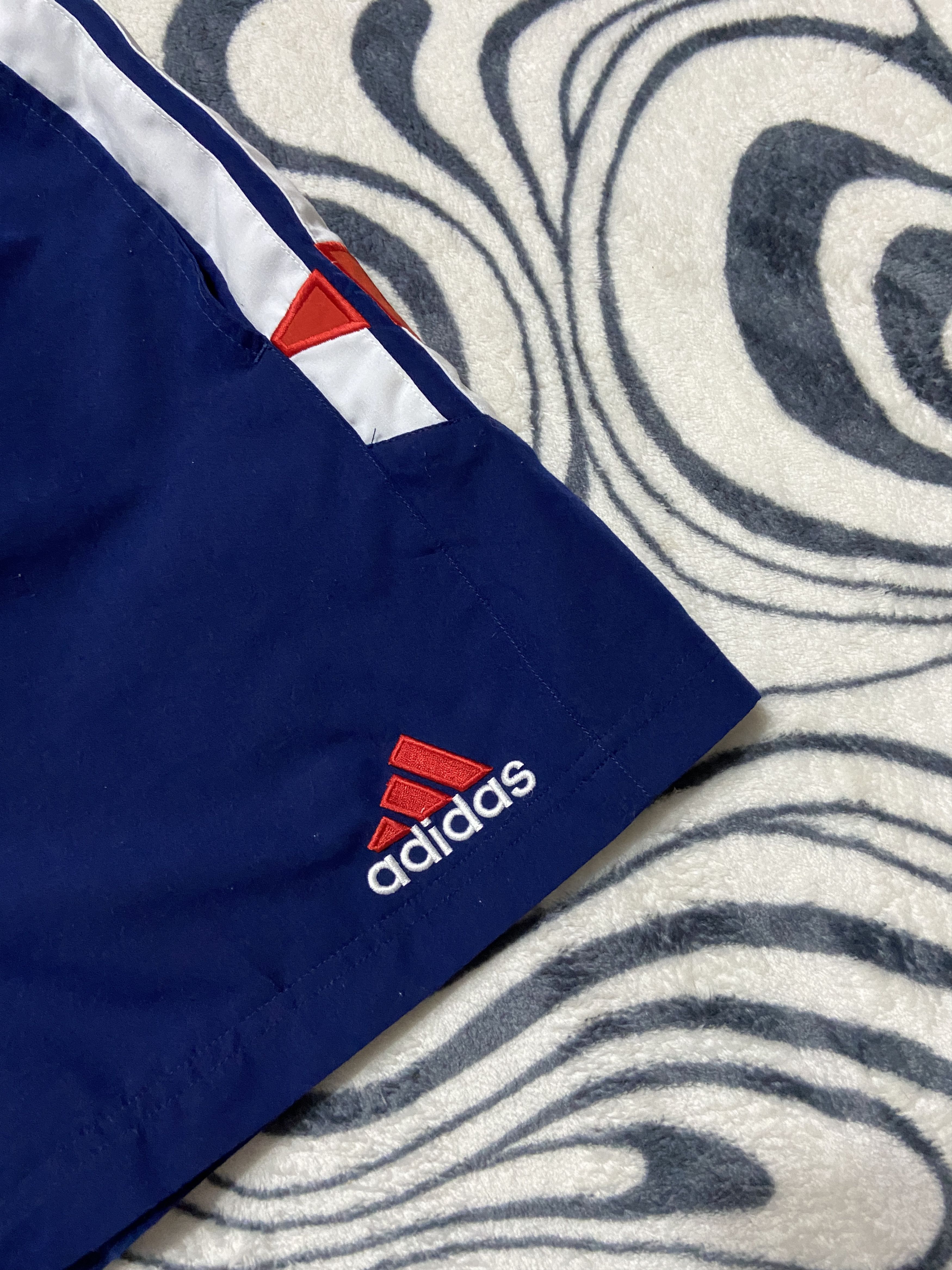 Adidas × Vintage Vintage Adidas Mens Nylon Shorts Y2K Size US 34 / EU 50 - 2 Thumbnail