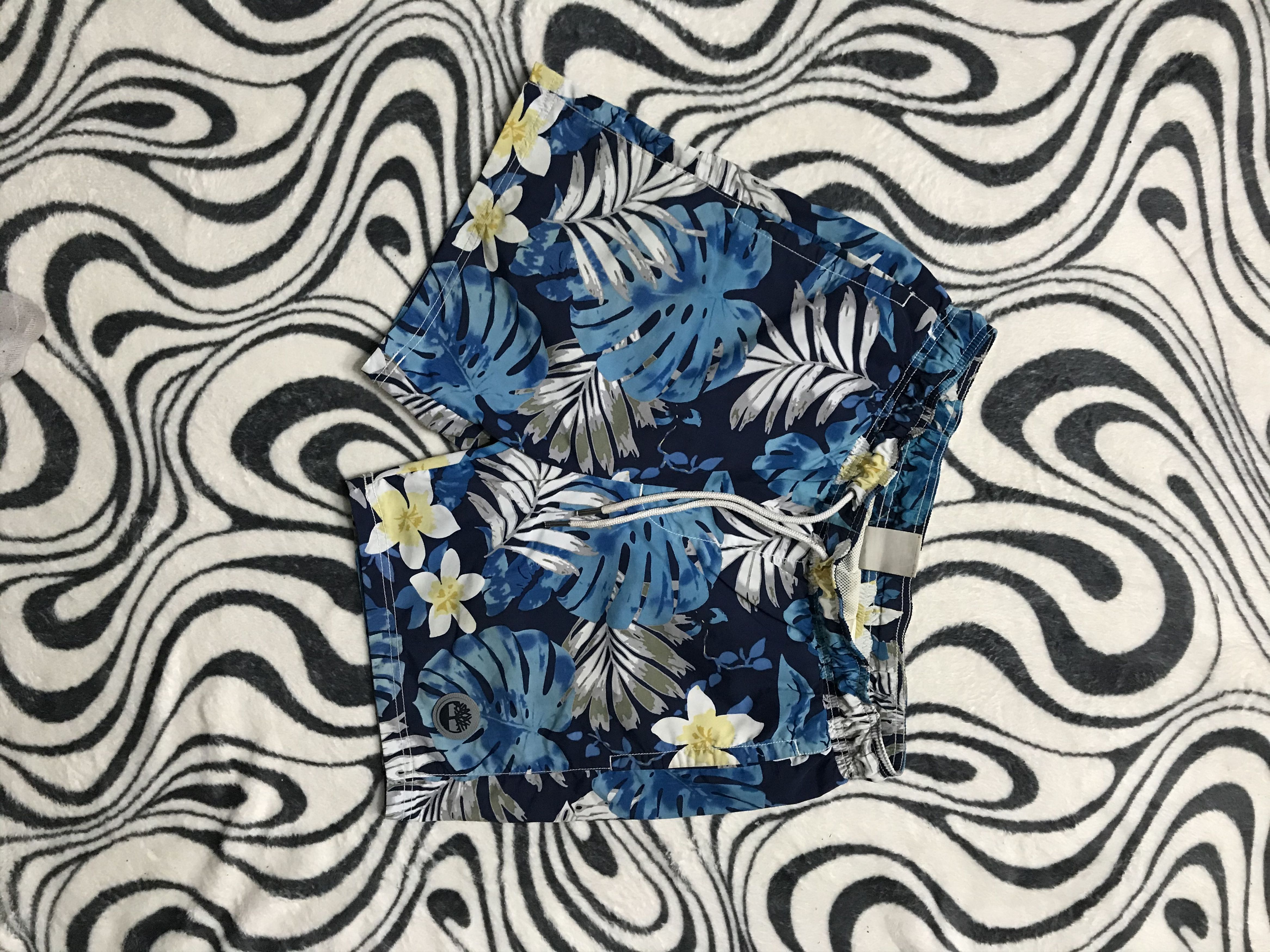 Timberland × Vintage Timberland Mens Full Print Nylon Shorts Size US 32 / EU 48 - 1 Thumbnail