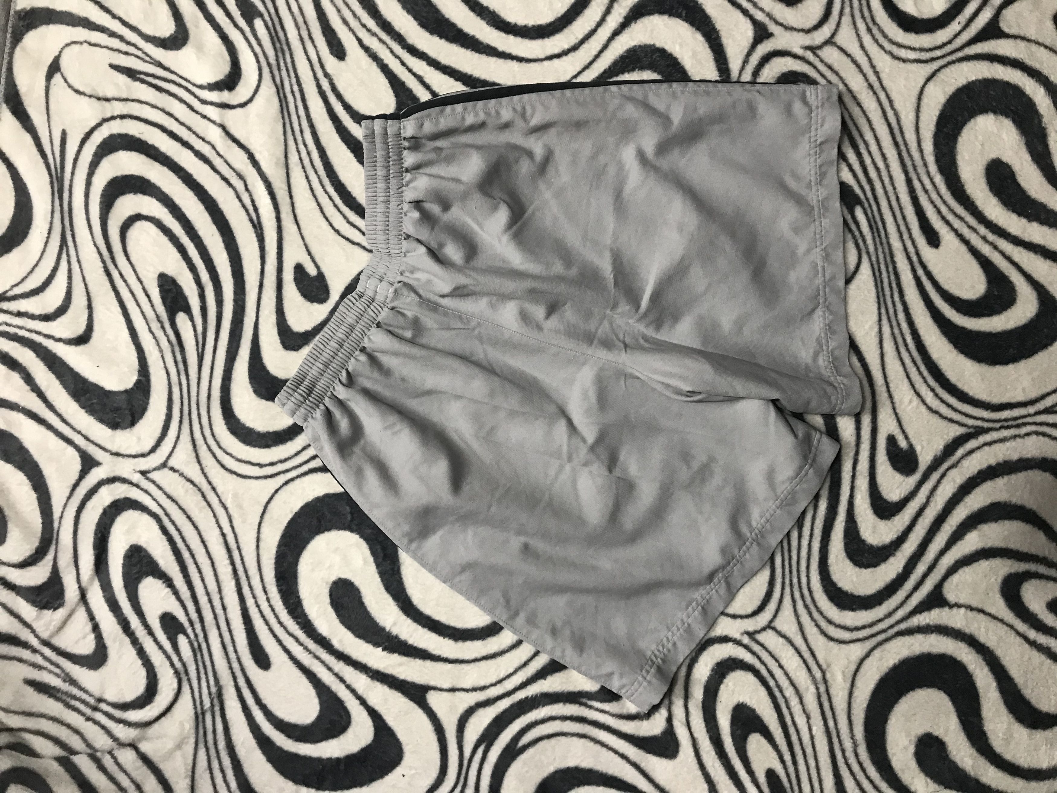 Adidas Vintage Adidas Mens Nylon Shorts Y2K Size US 32 / EU 48 - 3 Thumbnail
