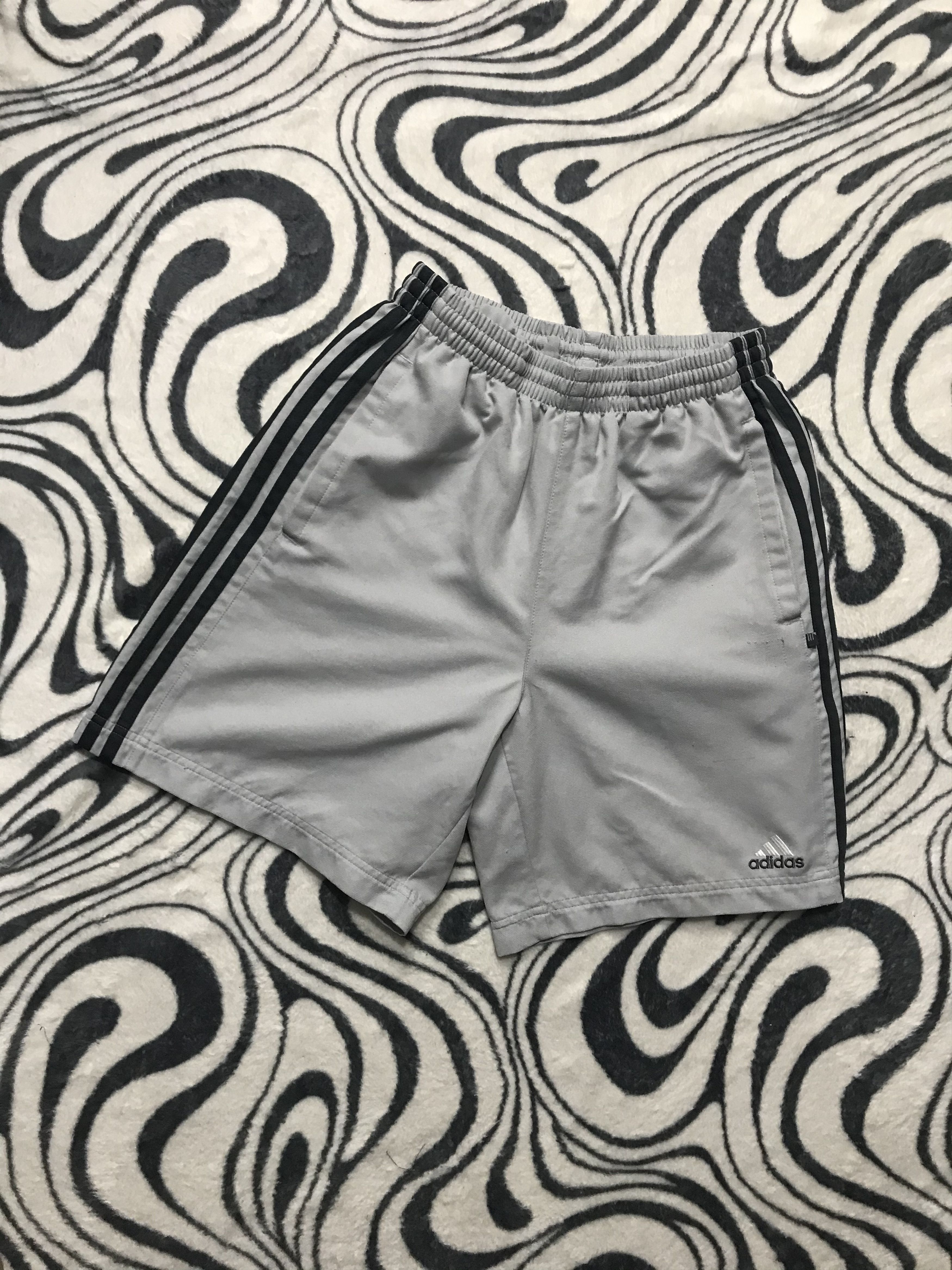 Adidas Vintage Adidas Mens Nylon Shorts Y2K Size US 32 / EU 48 - 1 Thumbnail