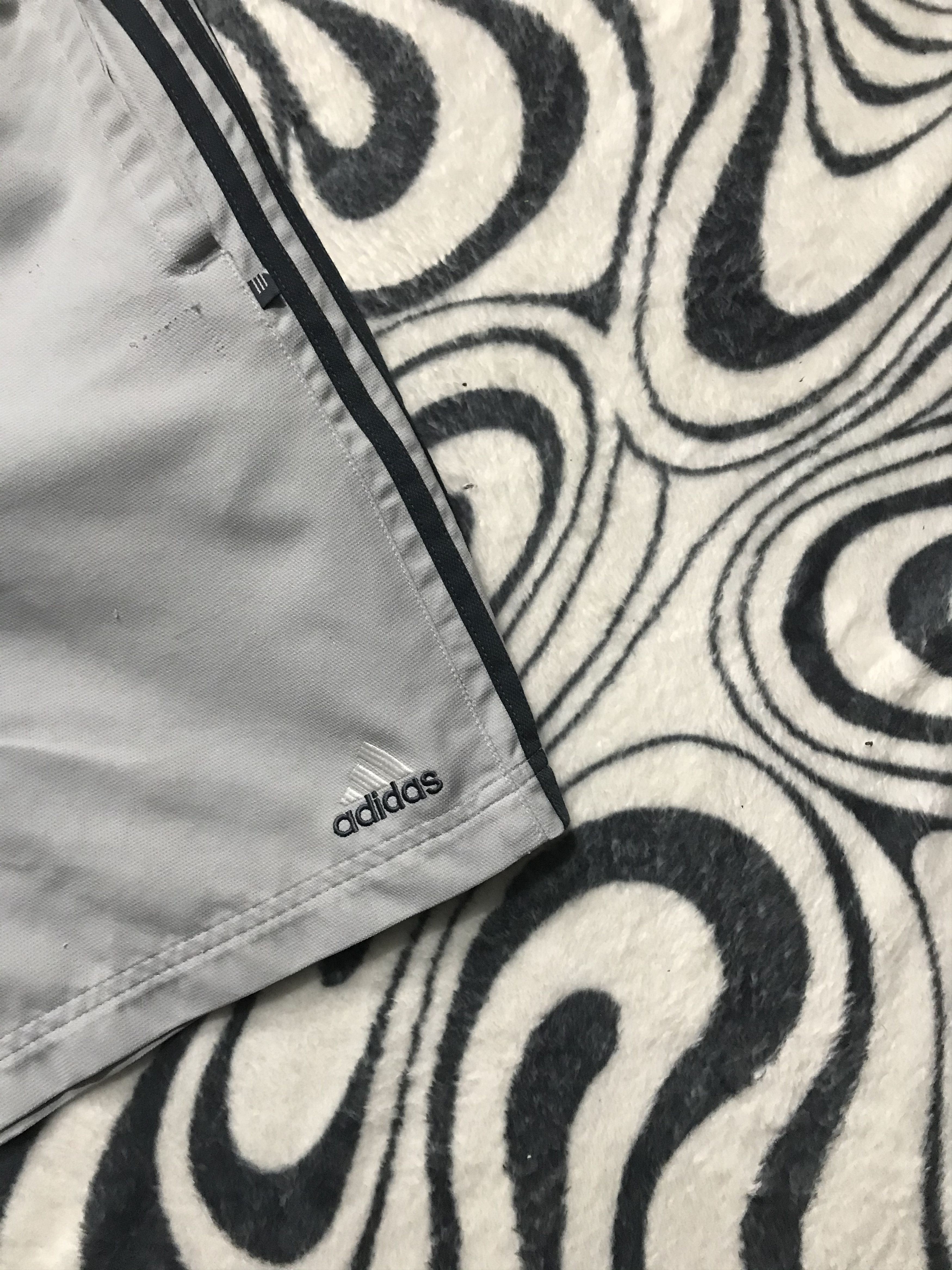Adidas Vintage Adidas Mens Nylon Shorts Y2K Size US 32 / EU 48 - 2 Thumbnail