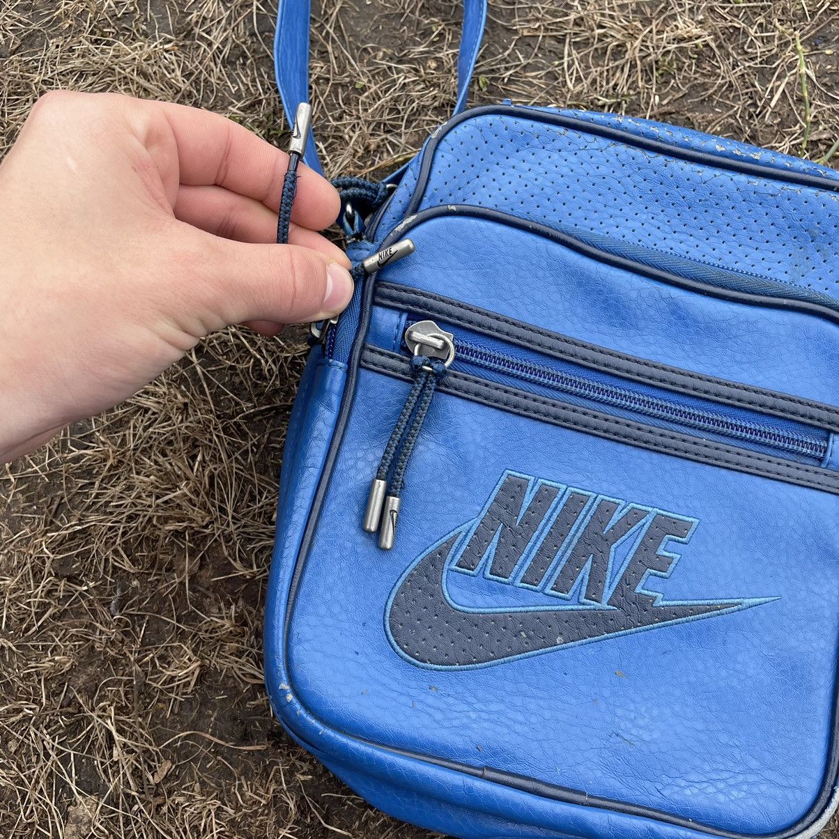 Vintage Vintage 90s Nike Nylon Crossbody Shoulder Bag Blue Grunge OS Size ONE SIZE - 4 Thumbnail