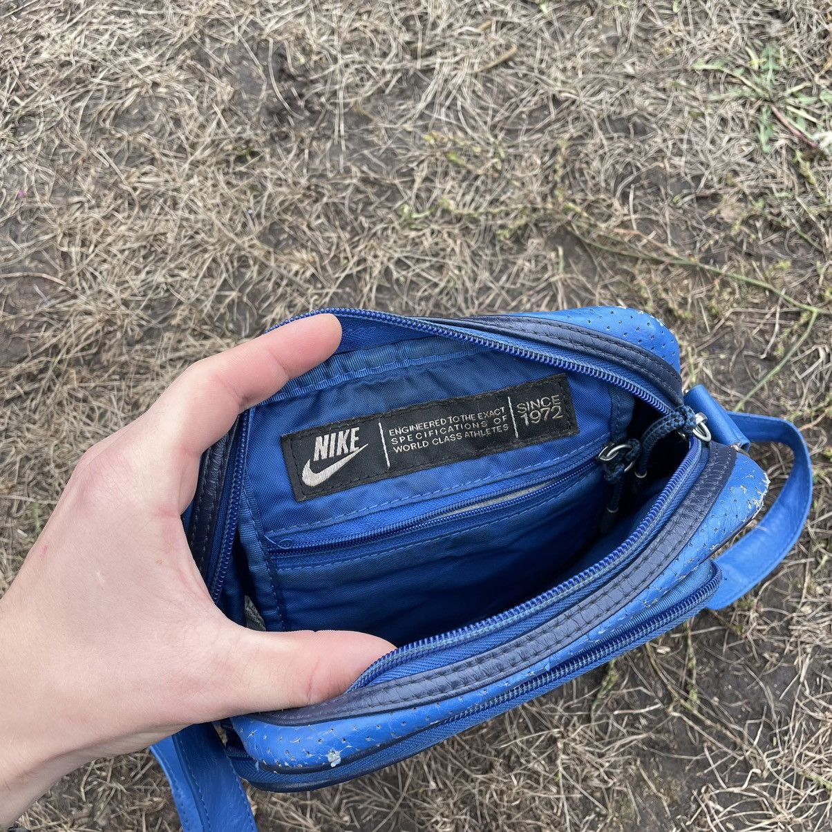 Vintage Vintage 90s Nike Nylon Crossbody Shoulder Bag Blue Grunge OS Size ONE SIZE - 8 Thumbnail