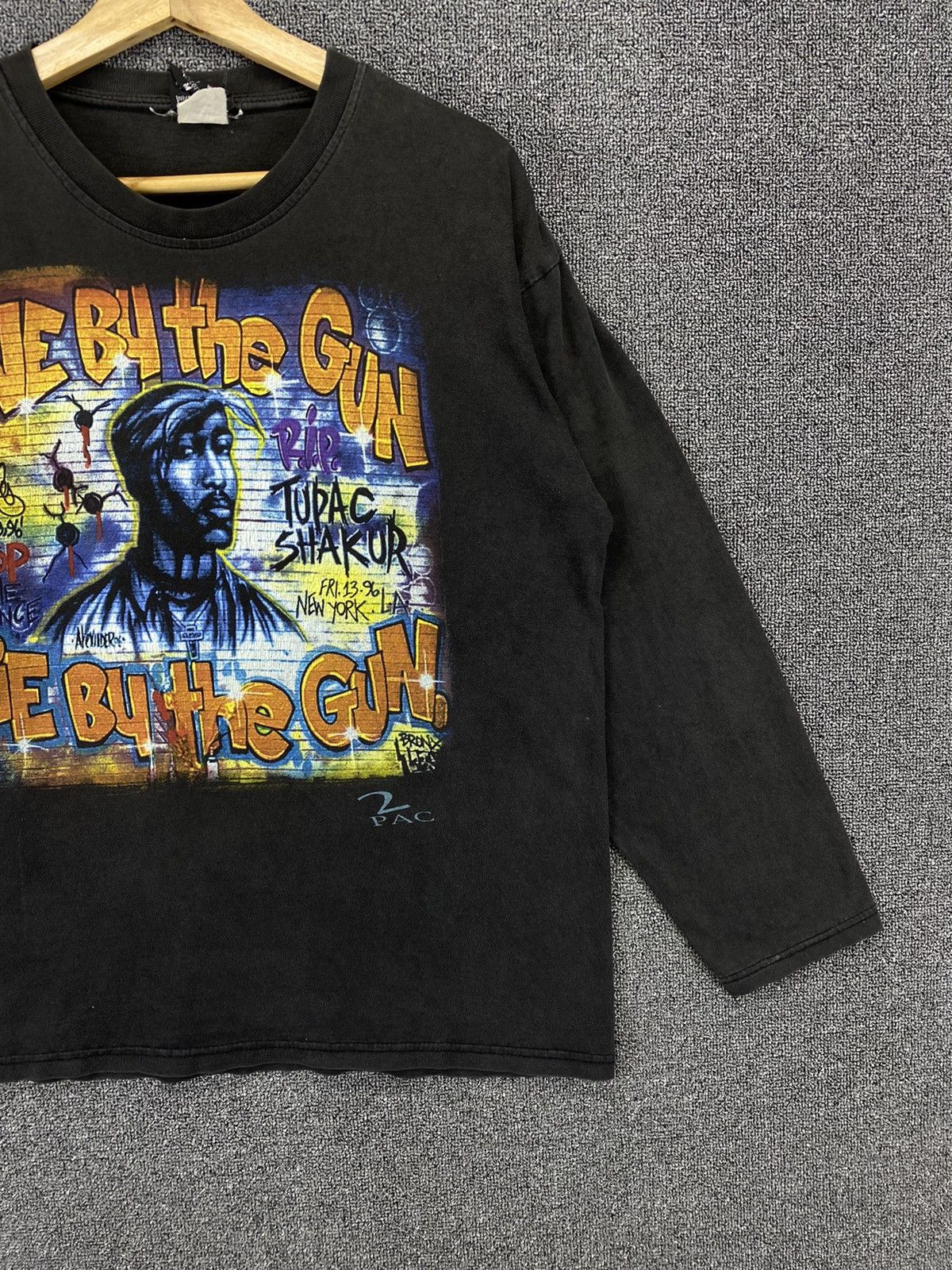 Band Tees Vintage Tupac Shakur 2pac in Memorial Rap Tees T Shirts Size US M / EU 48-50 / 2 - 5 Thumbnail