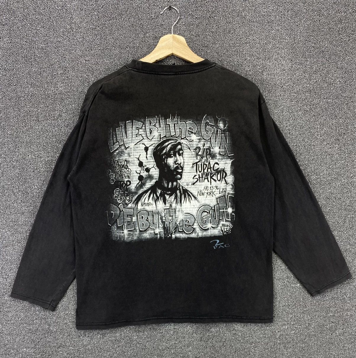 Band Tees Vintage Tupac Shakur 2pac in Memorial Rap Tees T Shirts Size US M / EU 48-50 / 2 - 11 Thumbnail