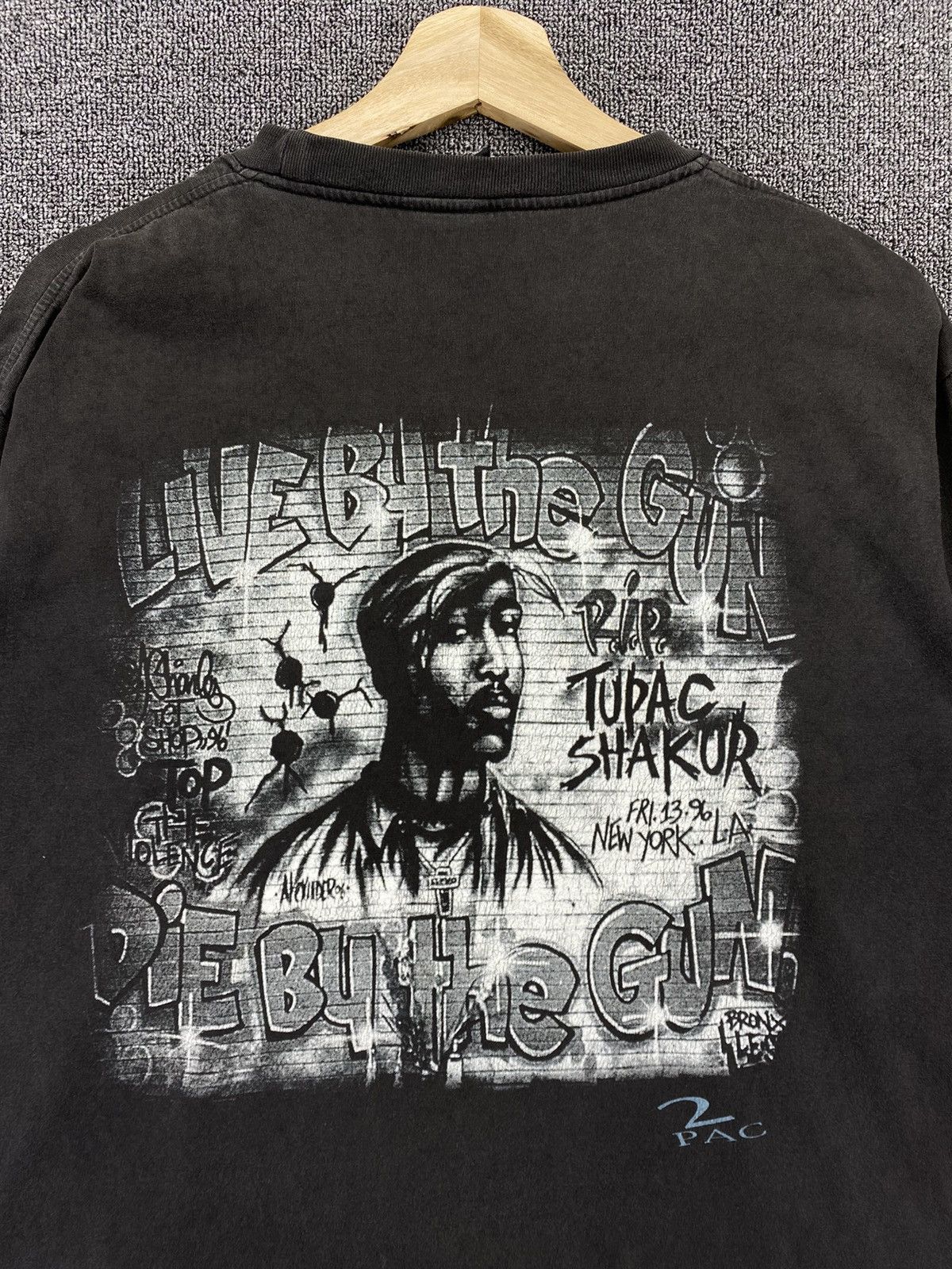 Band Tees Vintage Tupac Shakur 2pac in Memorial Rap Tees T Shirts Size US M / EU 48-50 / 2 - 15 Thumbnail
