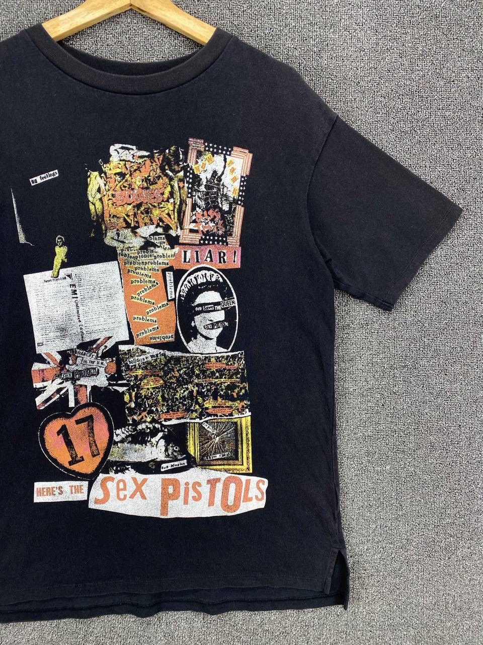 Band Tees Sex Pistols x Uniqlo Punk Rock Band Tees T Shirts Size US M / EU 48-50 / 2 - 4 Thumbnail