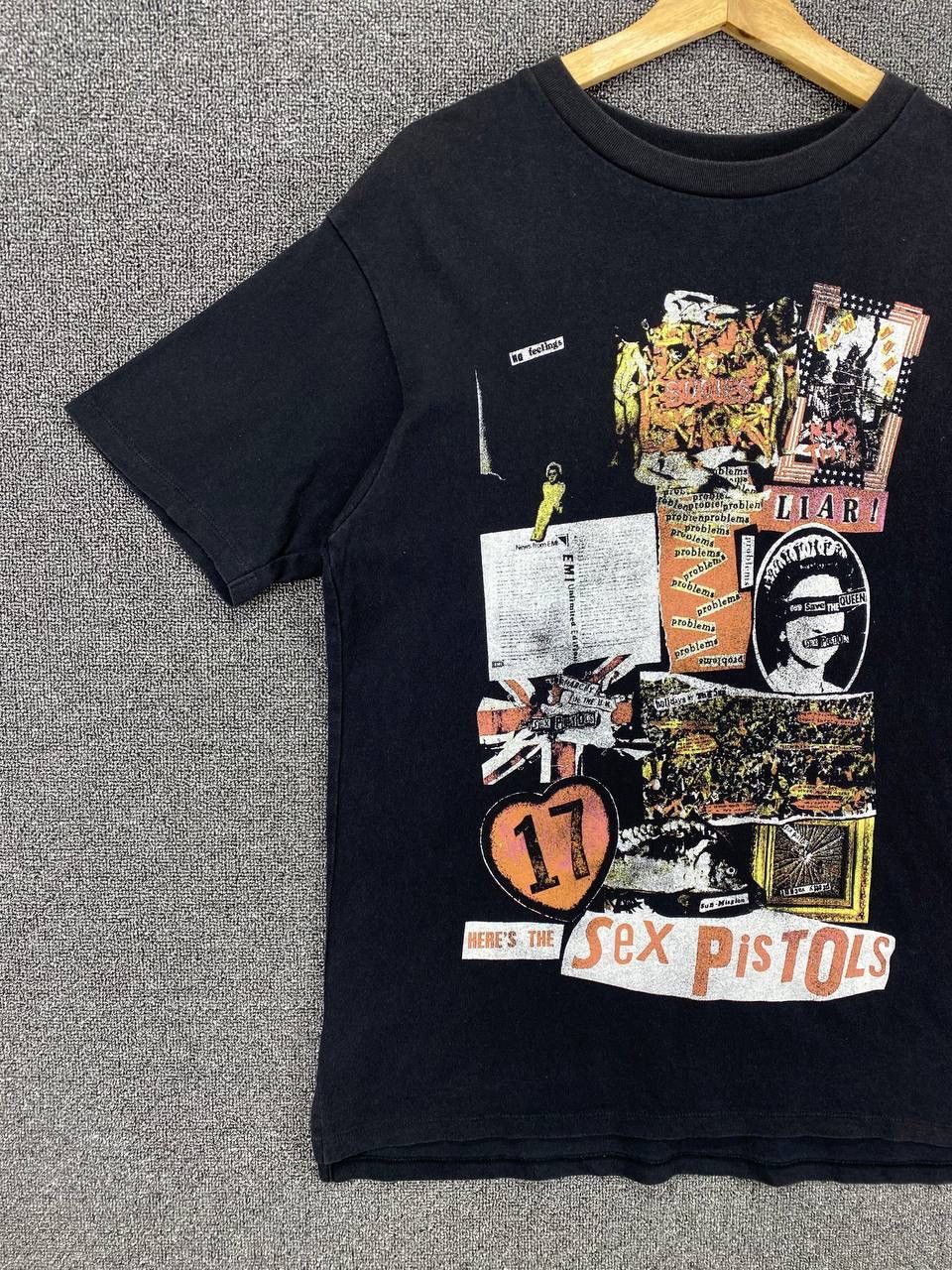 Band Tees Sex Pistols x Uniqlo Punk Rock Band Tees T Shirts Size US M / EU 48-50 / 2 - 3 Thumbnail