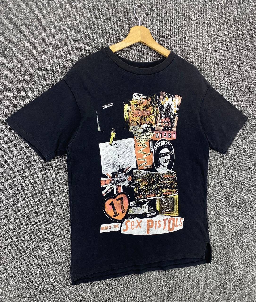 Band Tees Sex Pistols x Uniqlo Punk Rock Band Tees T Shirts Size US M / EU 48-50 / 2 - 2 Thumbnail
